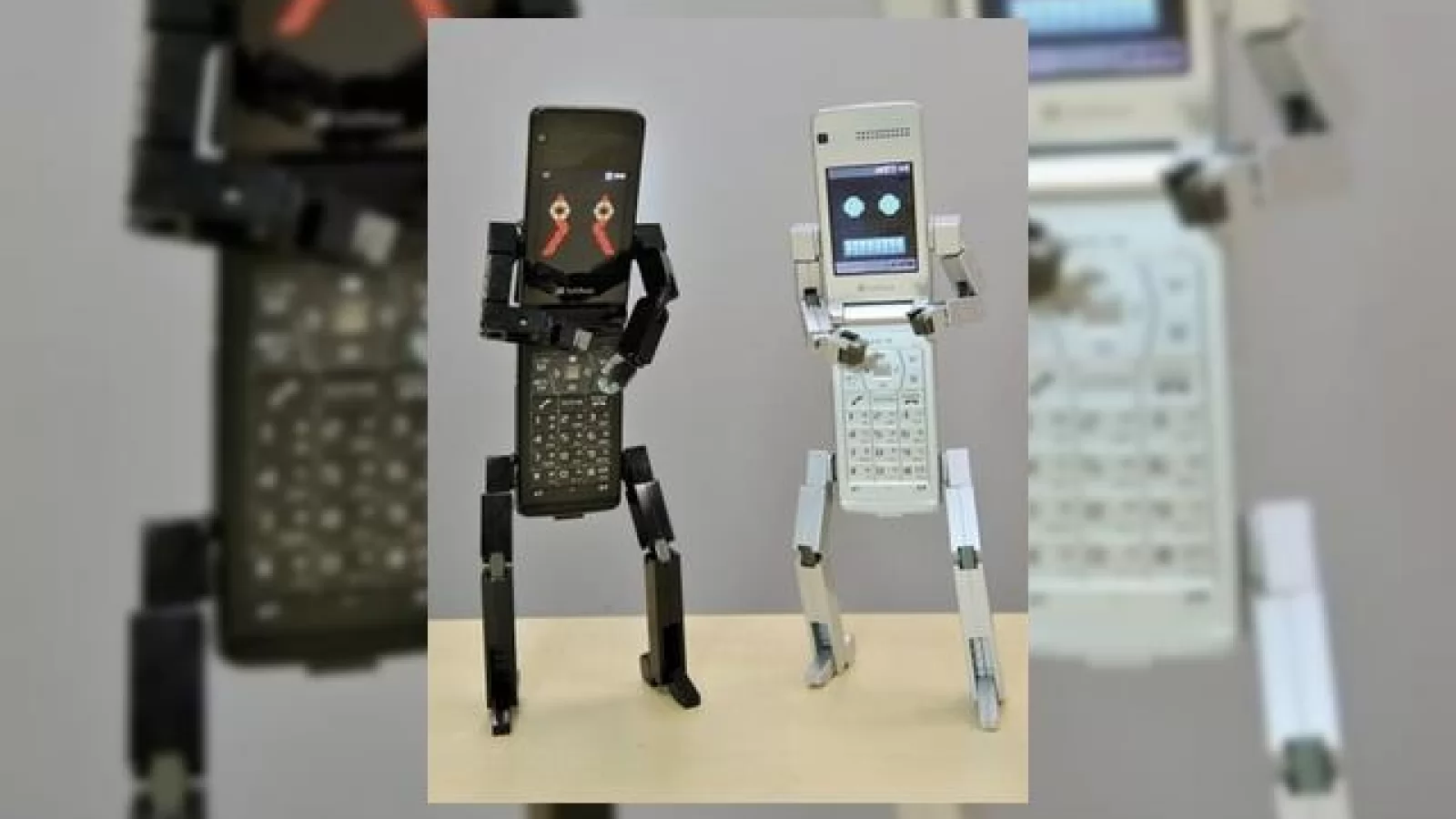 Telefoanele japoneze Transformers sau roboti de companie?