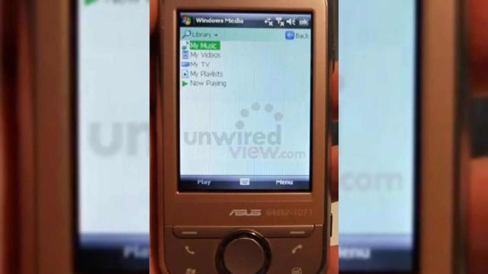 Asus P320, cel mai mic telefon PDA cu GPS si WM 6.1 prezentat la CeBIT 2008