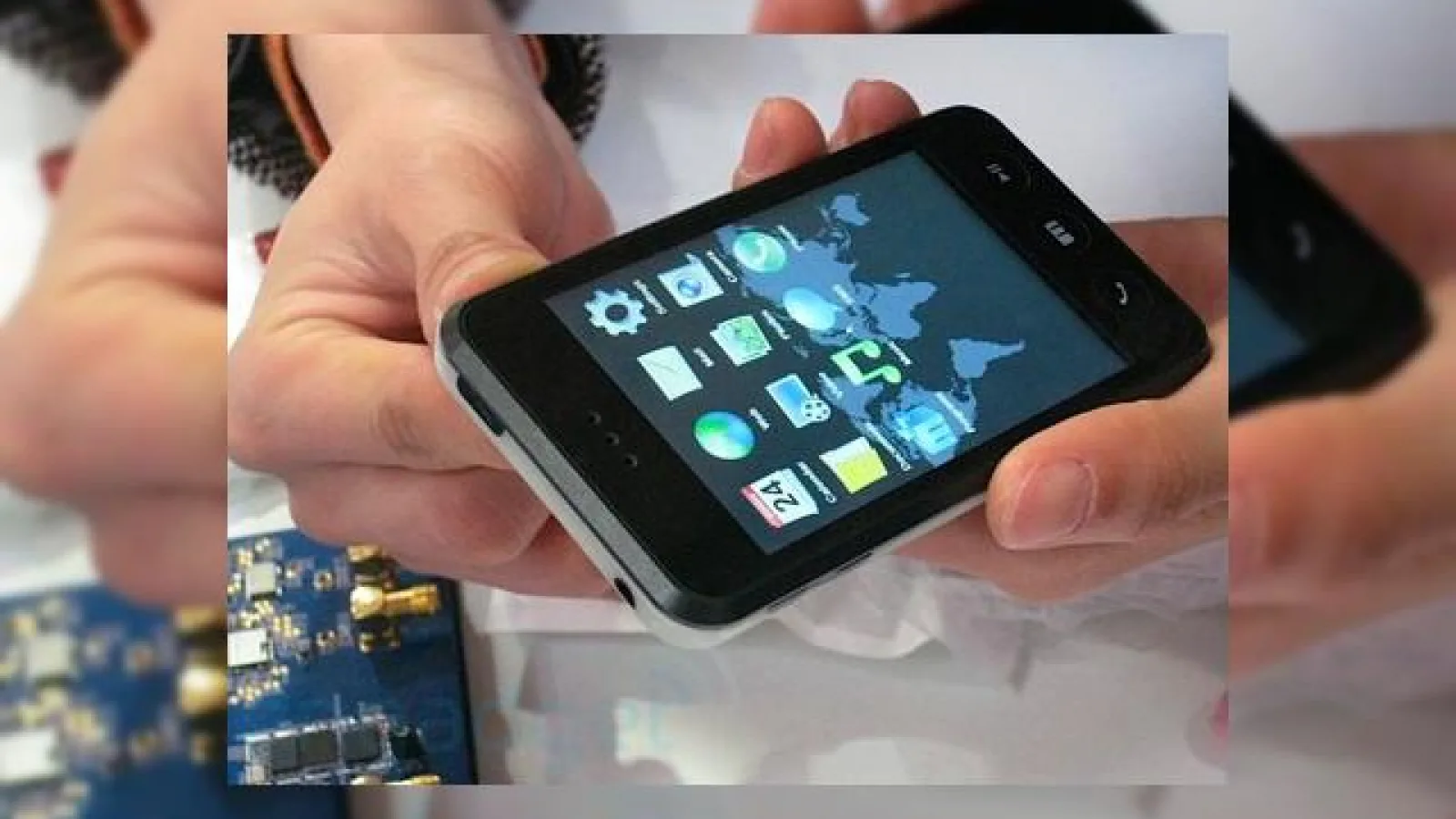 Prototipul celei mai celebre clone iPhone, Meizu M8, testat la CeBIT 2008