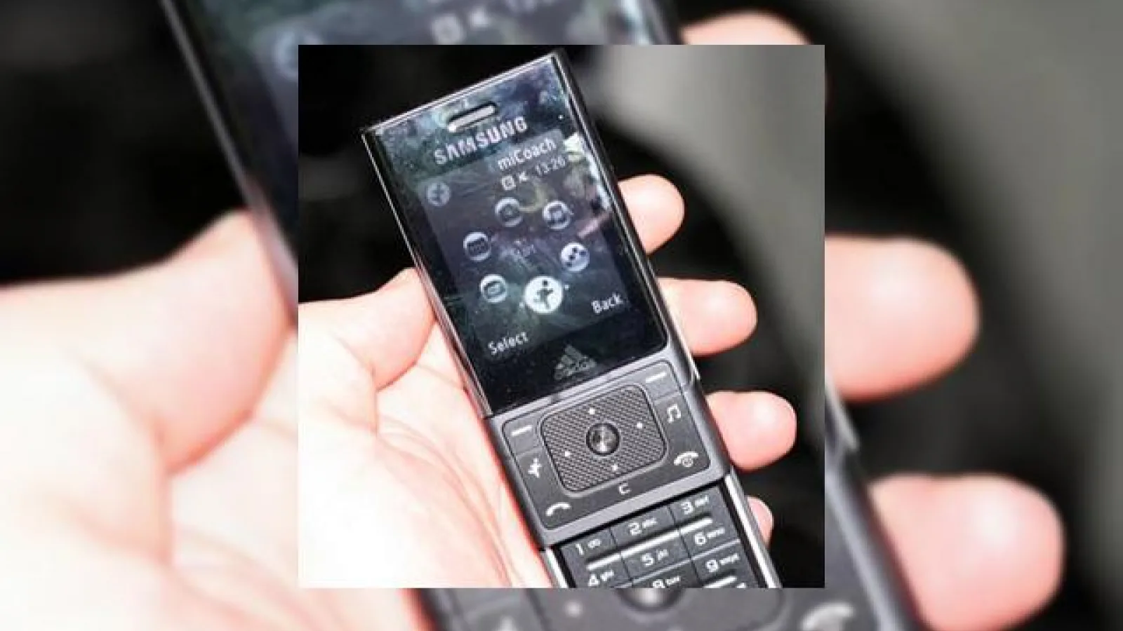 Samsung Adidas F110, un telefon Fitness