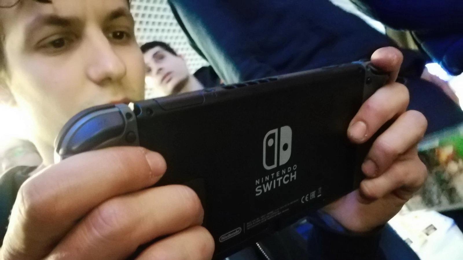 Primele impresii despre consola Nintendo Switch şi potenţialul său de a înlocui tablete sau telefoane (Video)