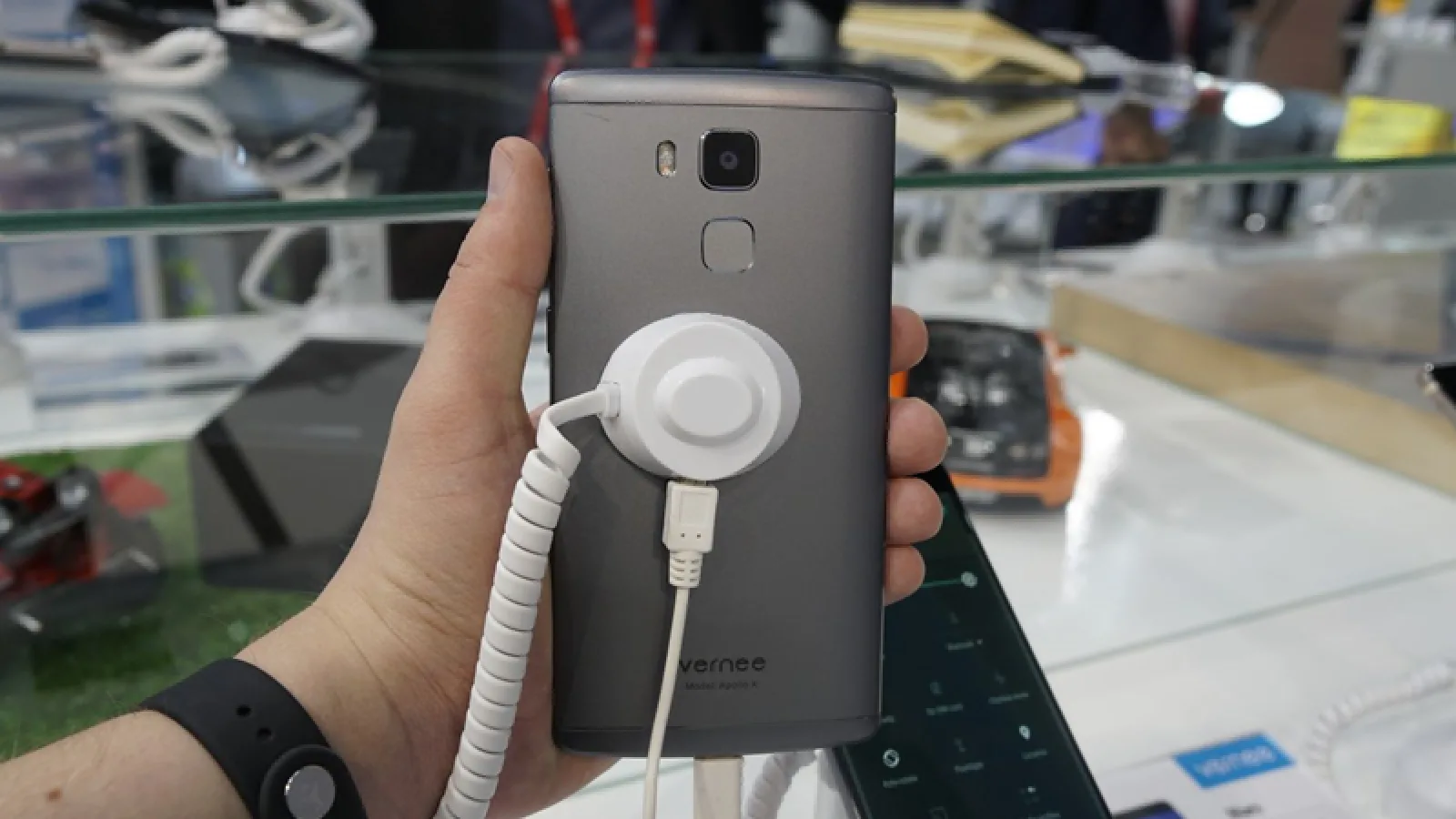 MWC 2017: Vernee Apollo X hands-on - primul smartphone deca-core cu Android 7.0 Nougat!