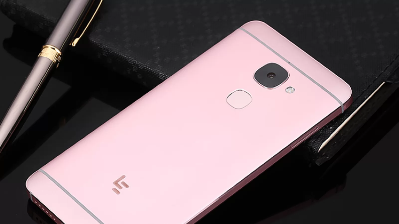 LeEco LE 2 costă doar 555 lei și vine cu 3 GB RAM, display FHD și procesor deca-core; avem cupoane de reduceri și alte recomandări de 8 martie!