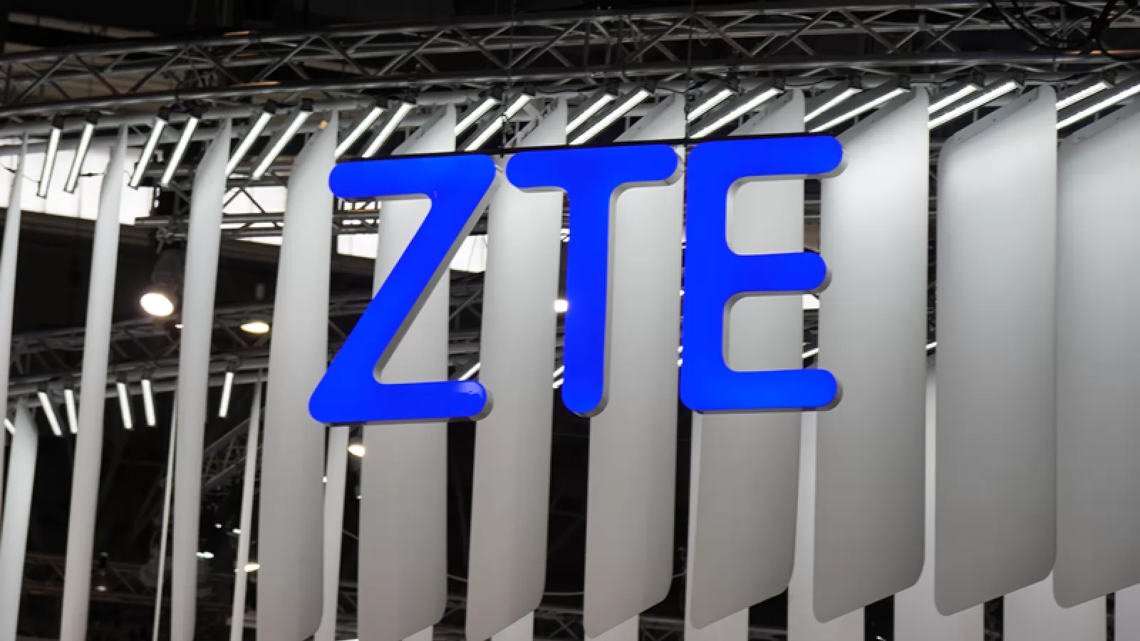 ZTE este amendată de Statele Unite cu suma de 1.2 miliarde de dolari pentru exportul ilegal în Iran și Coreea de Nord