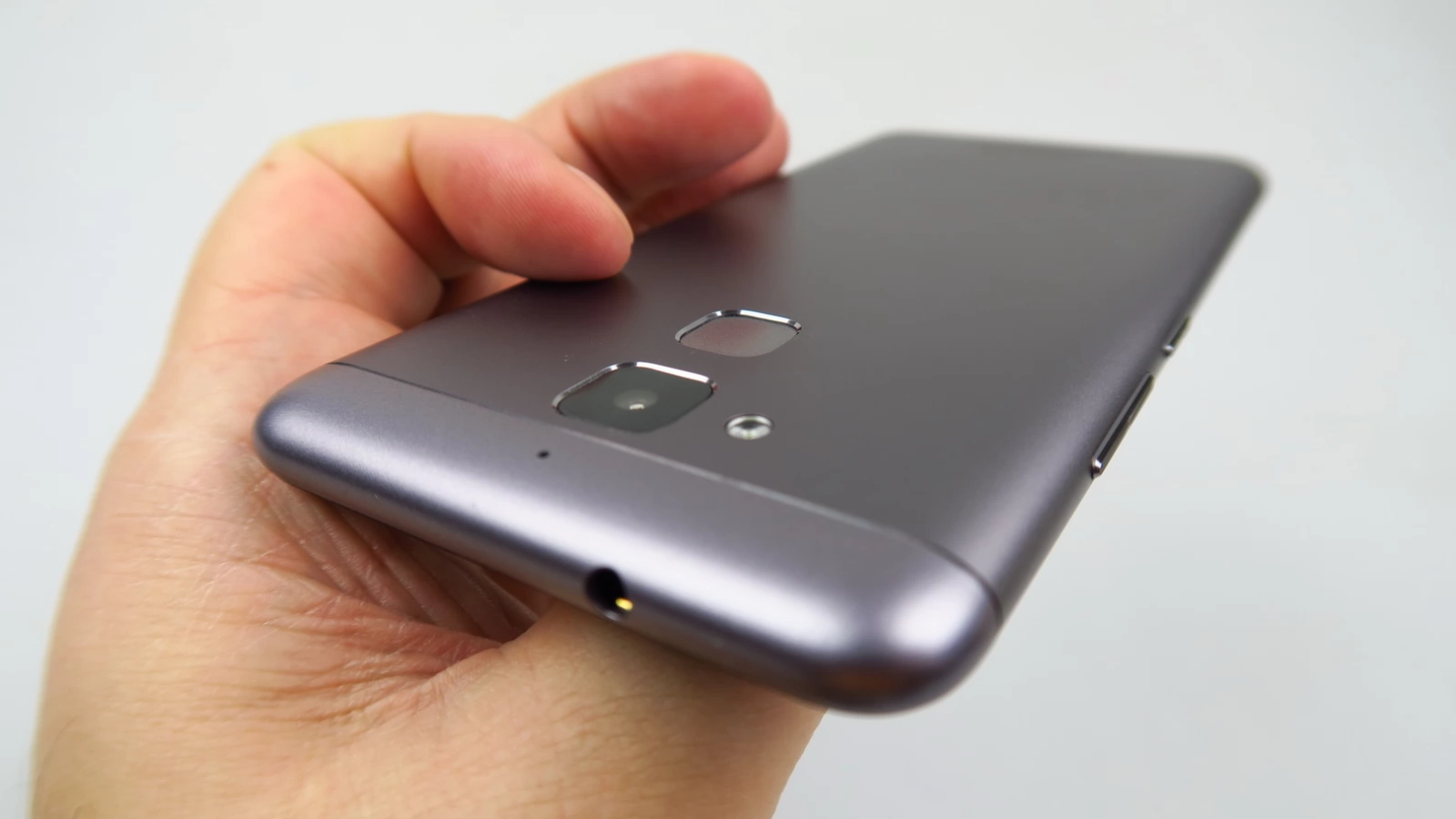 ASUS ZenFone 3 Max: Baterie bună pentru o zi de muncă, cu surplus chiar