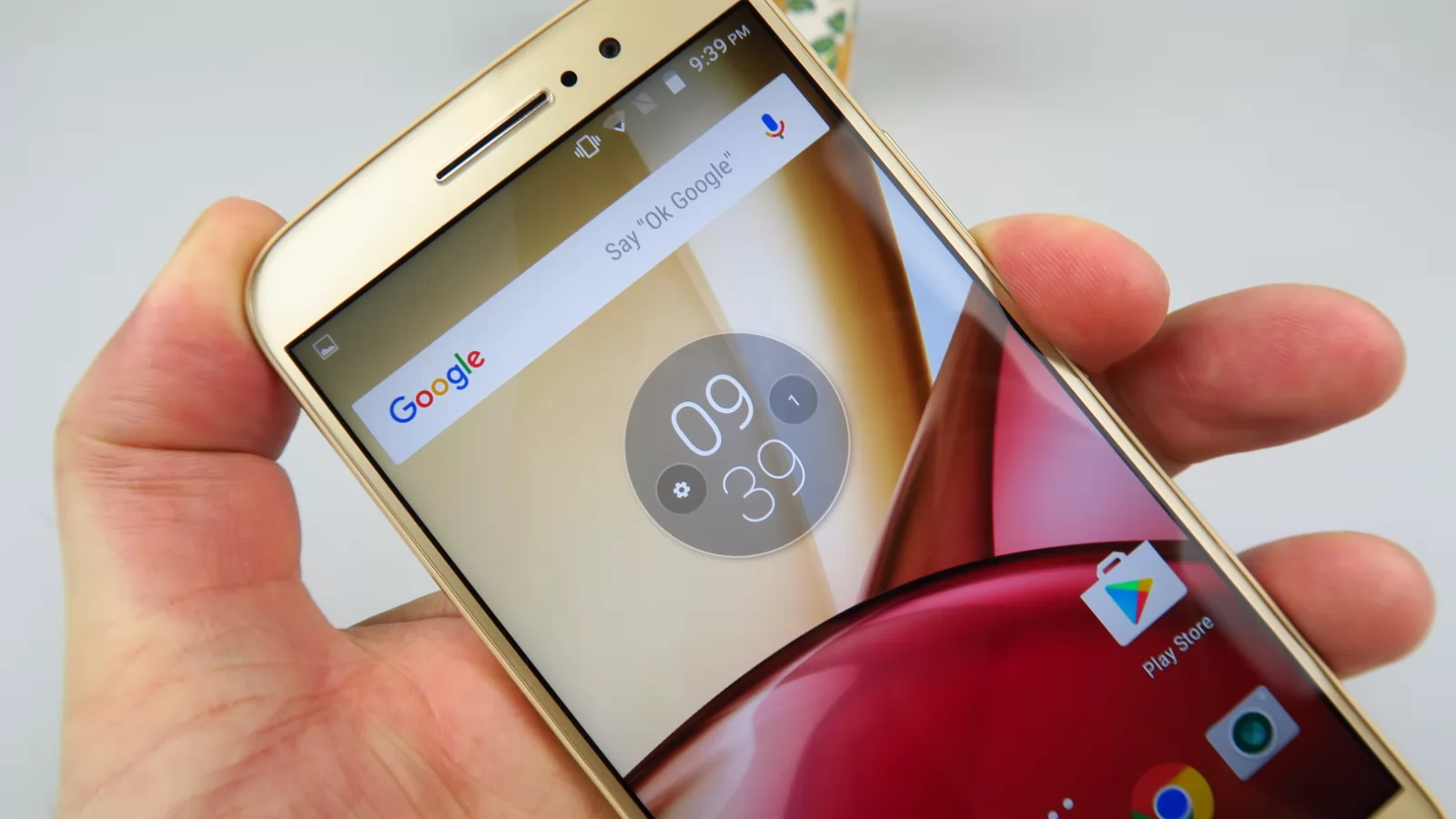 Motorola Moto M: Design unibody, perfect prelucrat, familiar