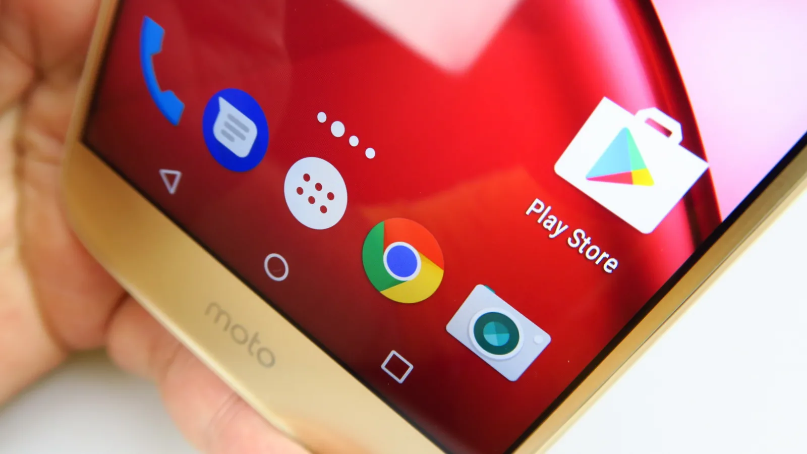 Motorola Moto M: Display colorat cum trebuie, luminos cât trebuie