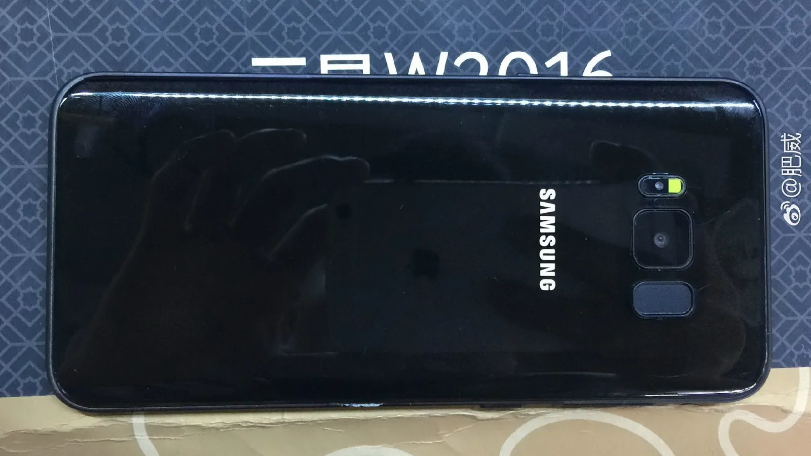 Samsung Galaxy S8 apare într-o nuanţă leită Jet Black, de care suntem siguri că Apple nu va fi mulţumită