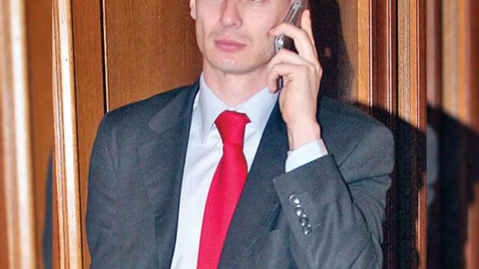 Telefoanele parlamentarilor romani