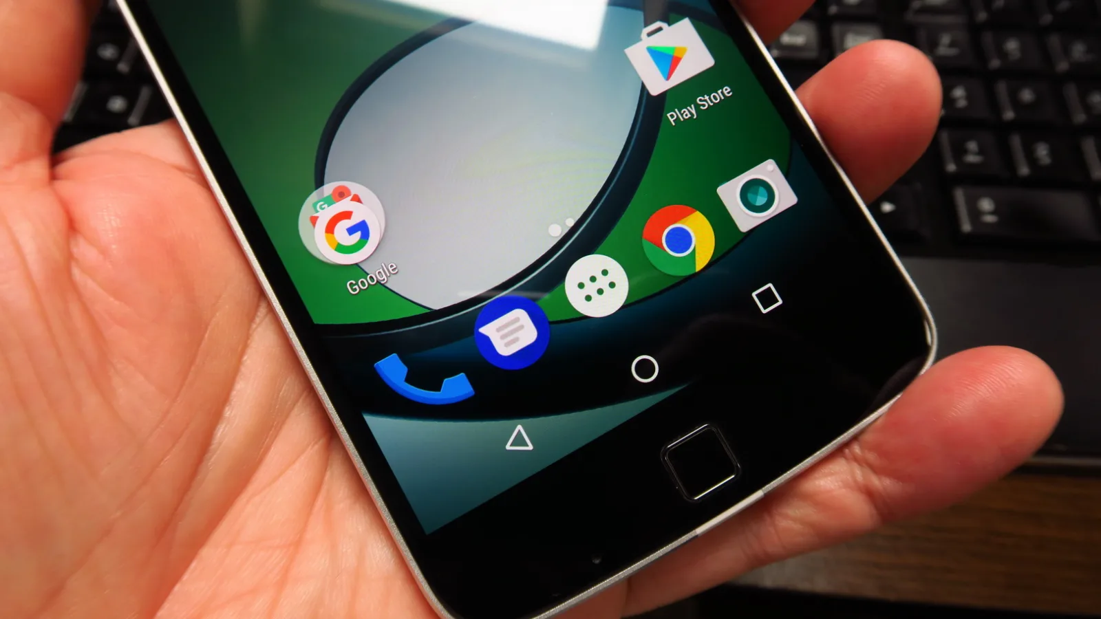 Motorola Moto Z Play: Display bine iluminat şi bunicel şi la contrast