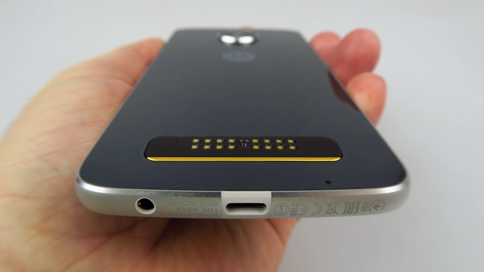 Motorola Moto Z Play: Hardware bun pentru zona mid-range, doar cârcotaşii puteau cere mai mult