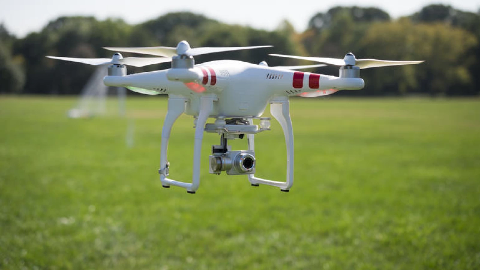 Turul Magazinelor #157: camere video sport, 4K şi Full HD, o giga dronă ultradotată şi obiective pentru fotografii de nuntă