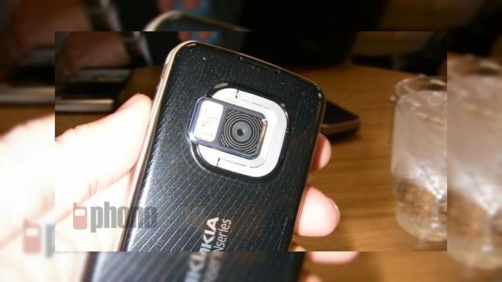 Nokia N96 va beneficia de blitz Xenon
