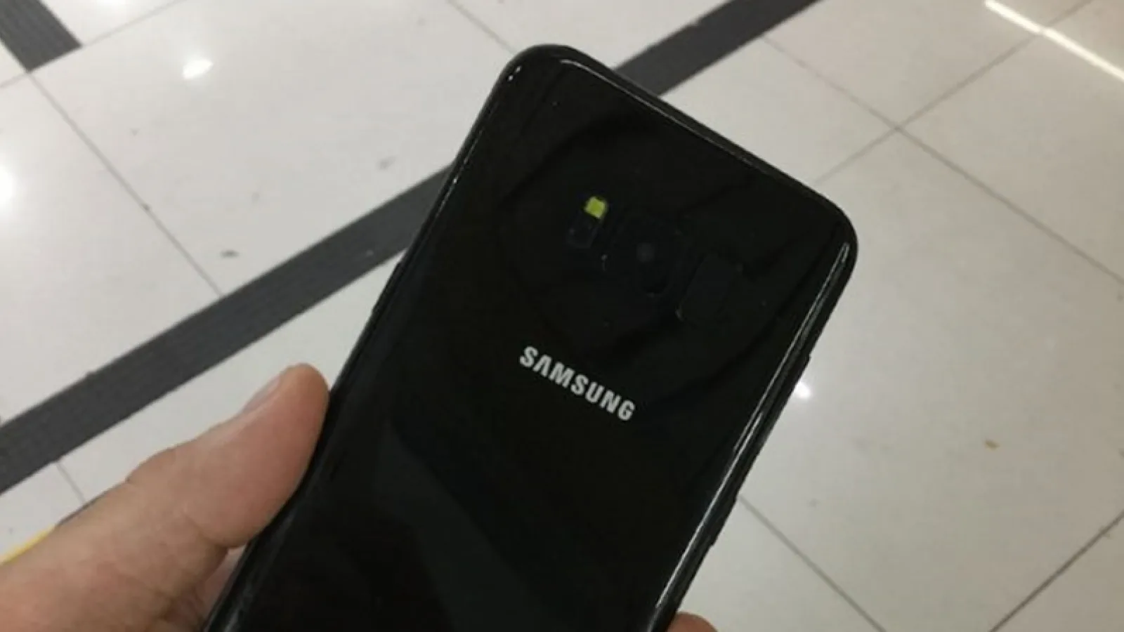 Samsung Galaxy S8 apare preț de câteva secunde într-un clip hands-on; vedem produsul în stare de funcționare!
