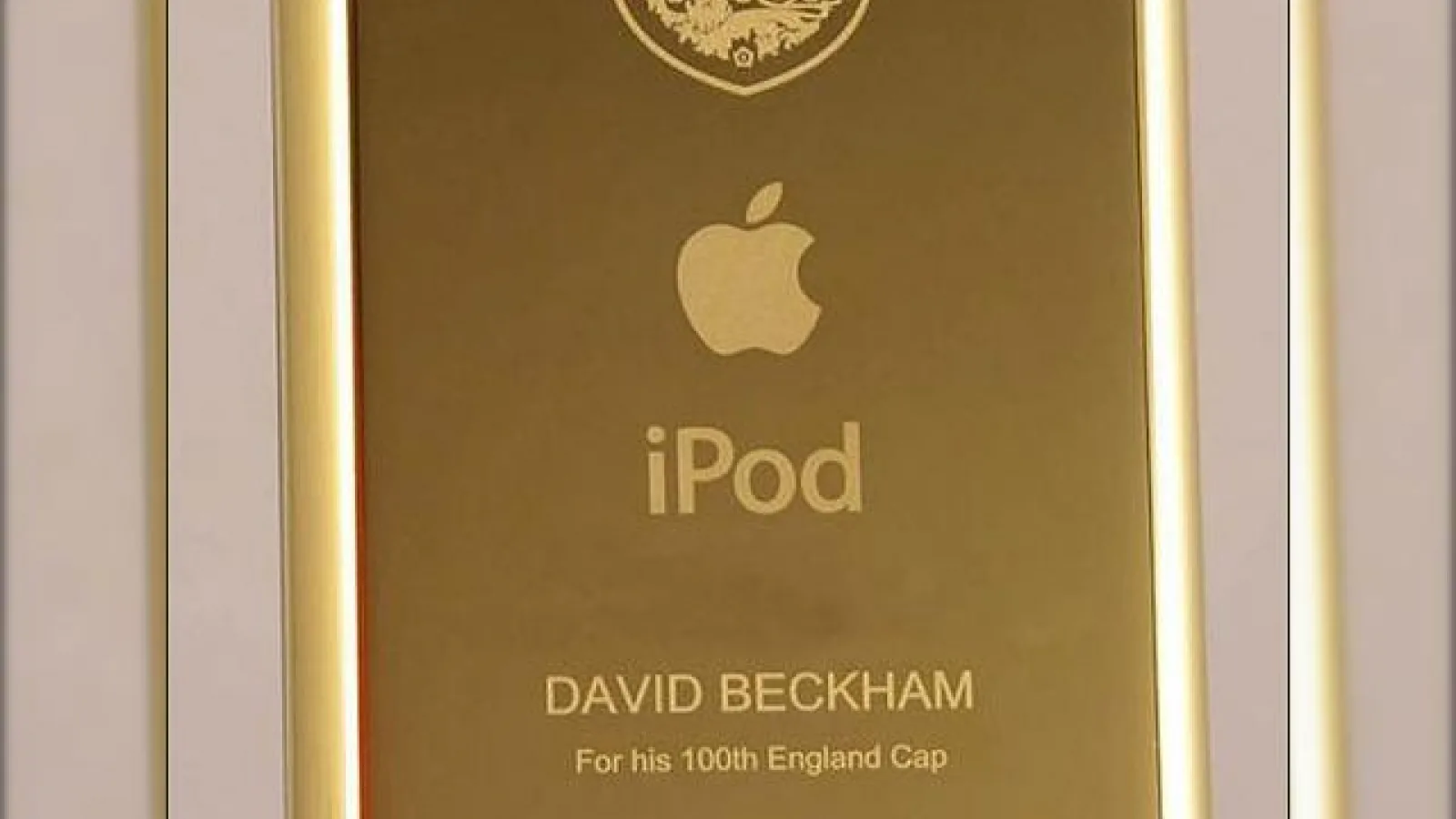 iPod Touch de aur pentru David Beckham