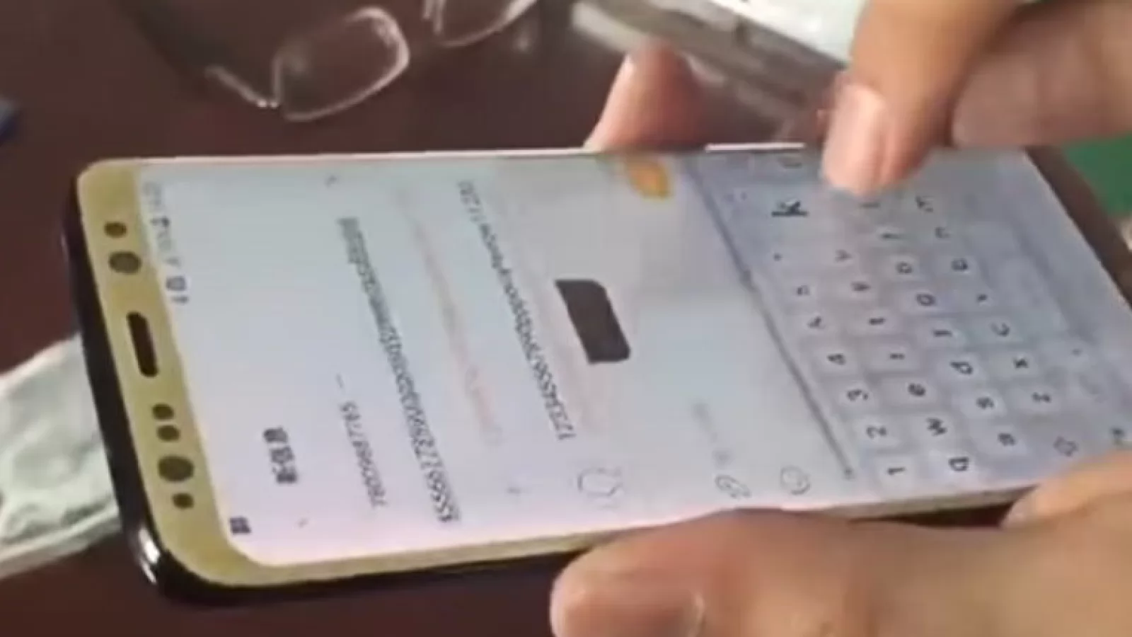Samsung Galaxy S8 apare în acţiune într-un nou clip video, cu tastatura virtuală la vedere (Video)
