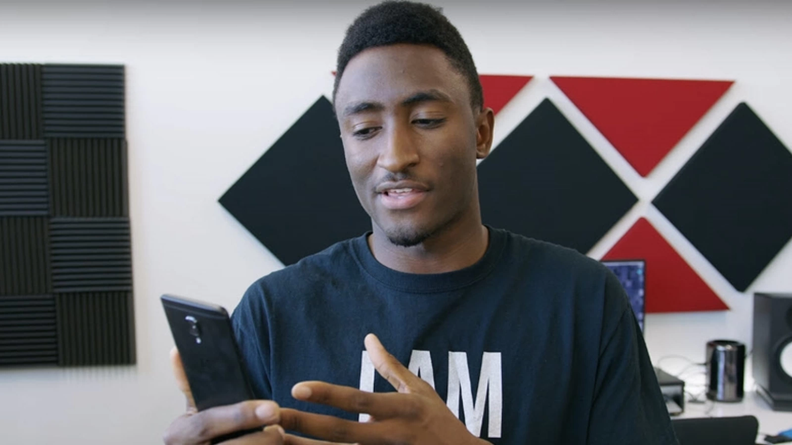 OnePlus 3T Midnight Black primește un unboxing din partea lui MKBHD; telefonul va fi pus în vânzare la noapte pe plan european!