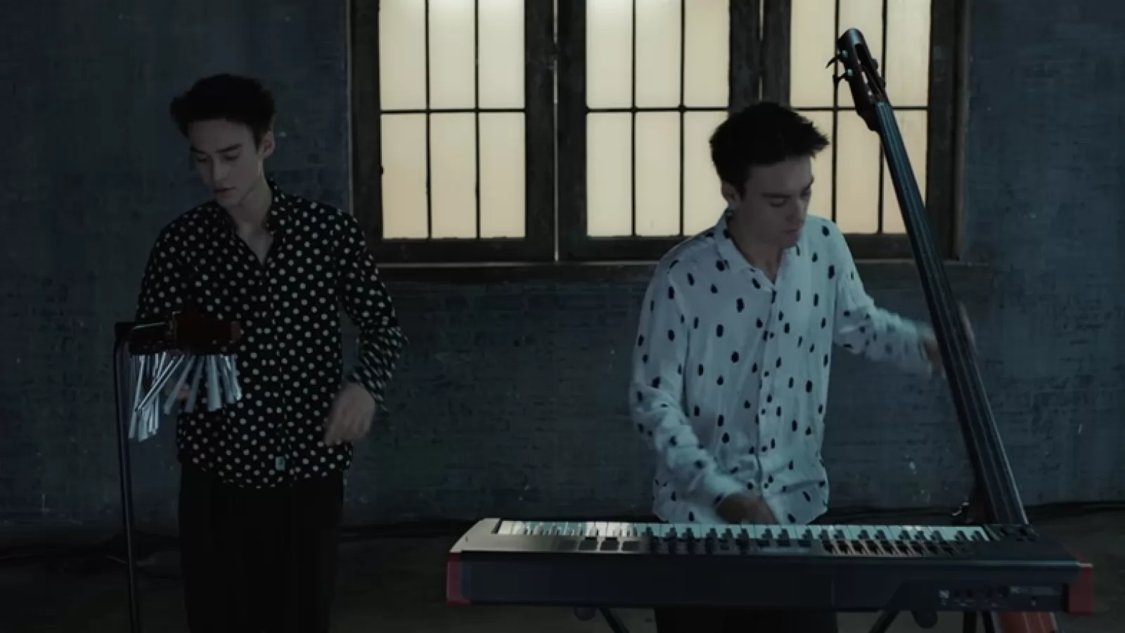 Samsung colaborează cu artistul premiat cu Grammy Jacob Collier pentru a recompune soneria "Over the Horizon" pentru Galaxy S8 (Video)