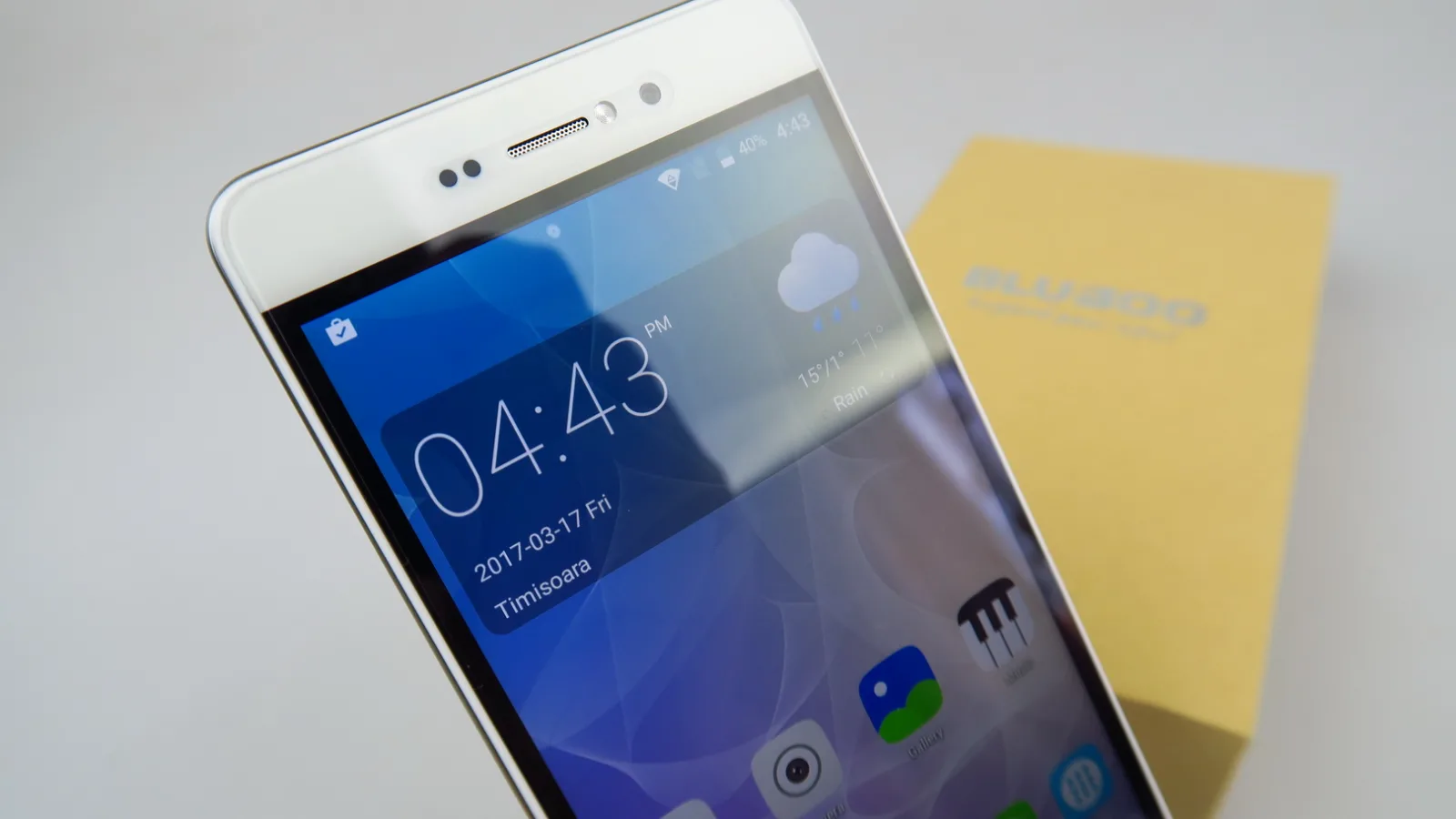 Bluboo Picasso 4G Unboxing: Telefon cu spate arătos la sub 100 de dolari (Video)