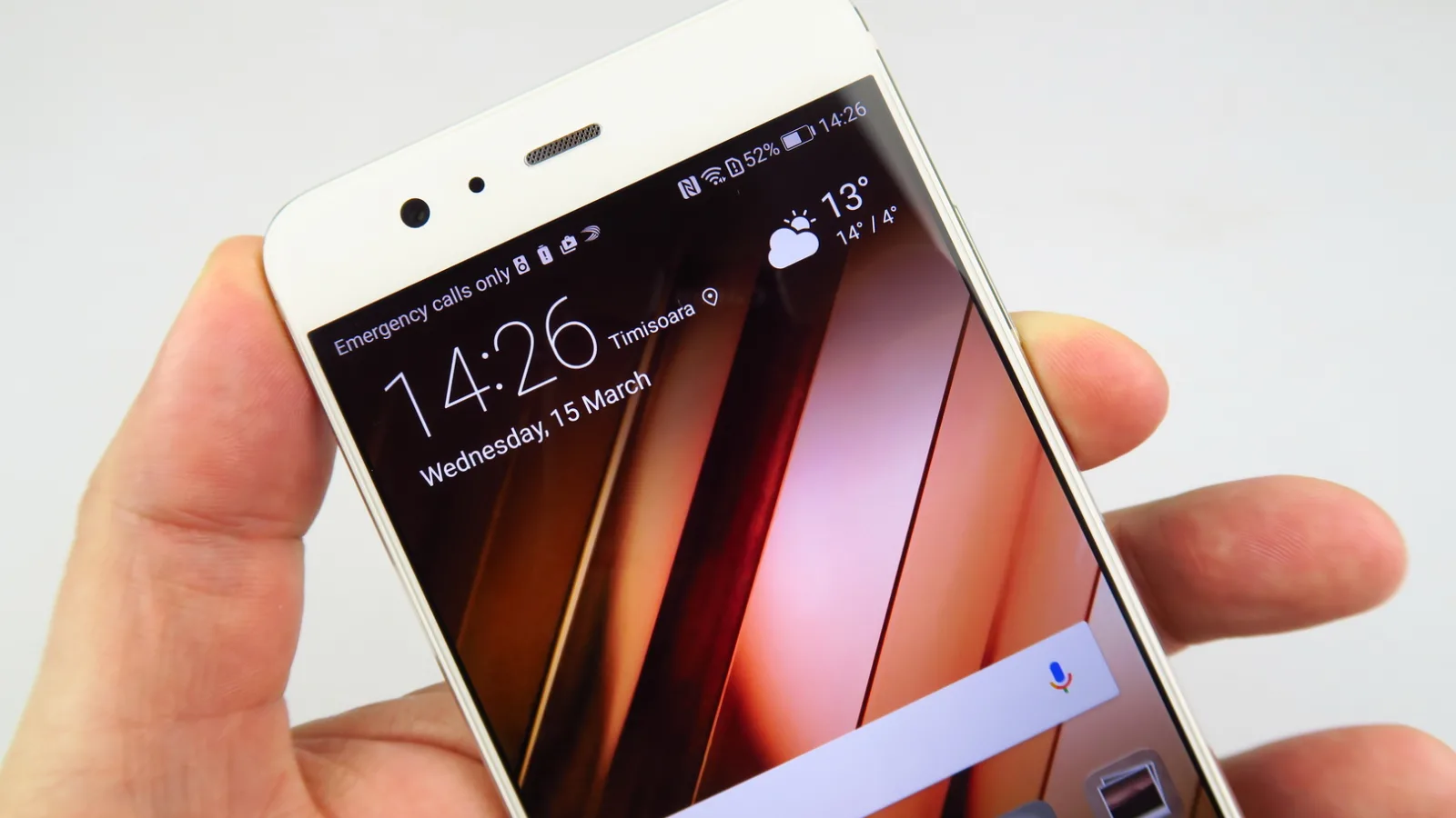 Huawei P10 Plus: Display IPS Neo LCD de 5,5 inch luminos, cu un mic neajuns legat de unghiurile de vizualizare