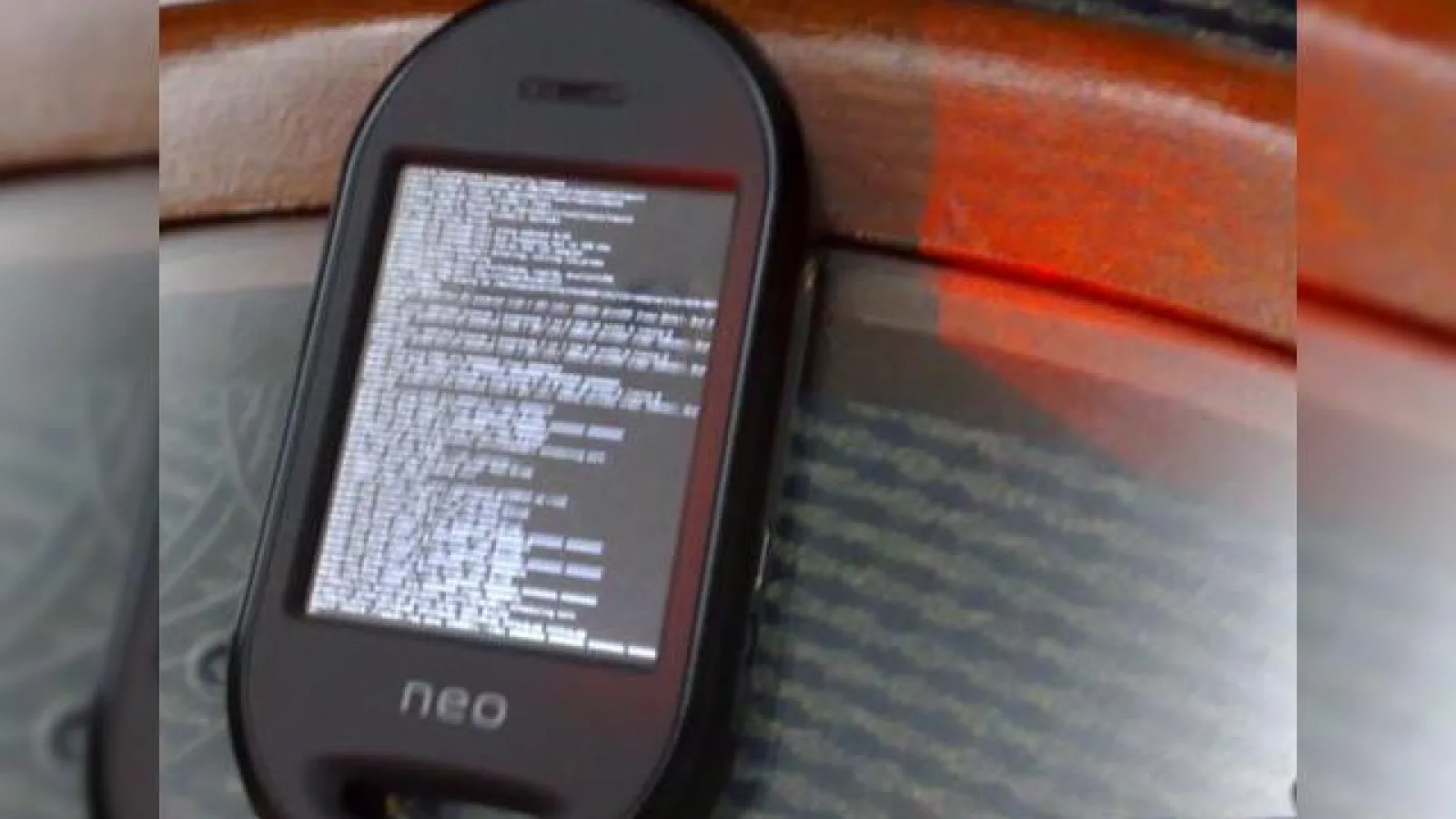 Smartphone open-source OpenMoko la pretul de doar 399 de dolari