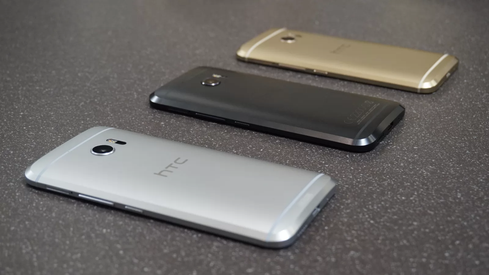  Turul Magazinelor #169: Mini aparat de masaj, flagship-uri şi new entry-uri smartphone la super reduceri şi laptop de gamer cu preţ bun