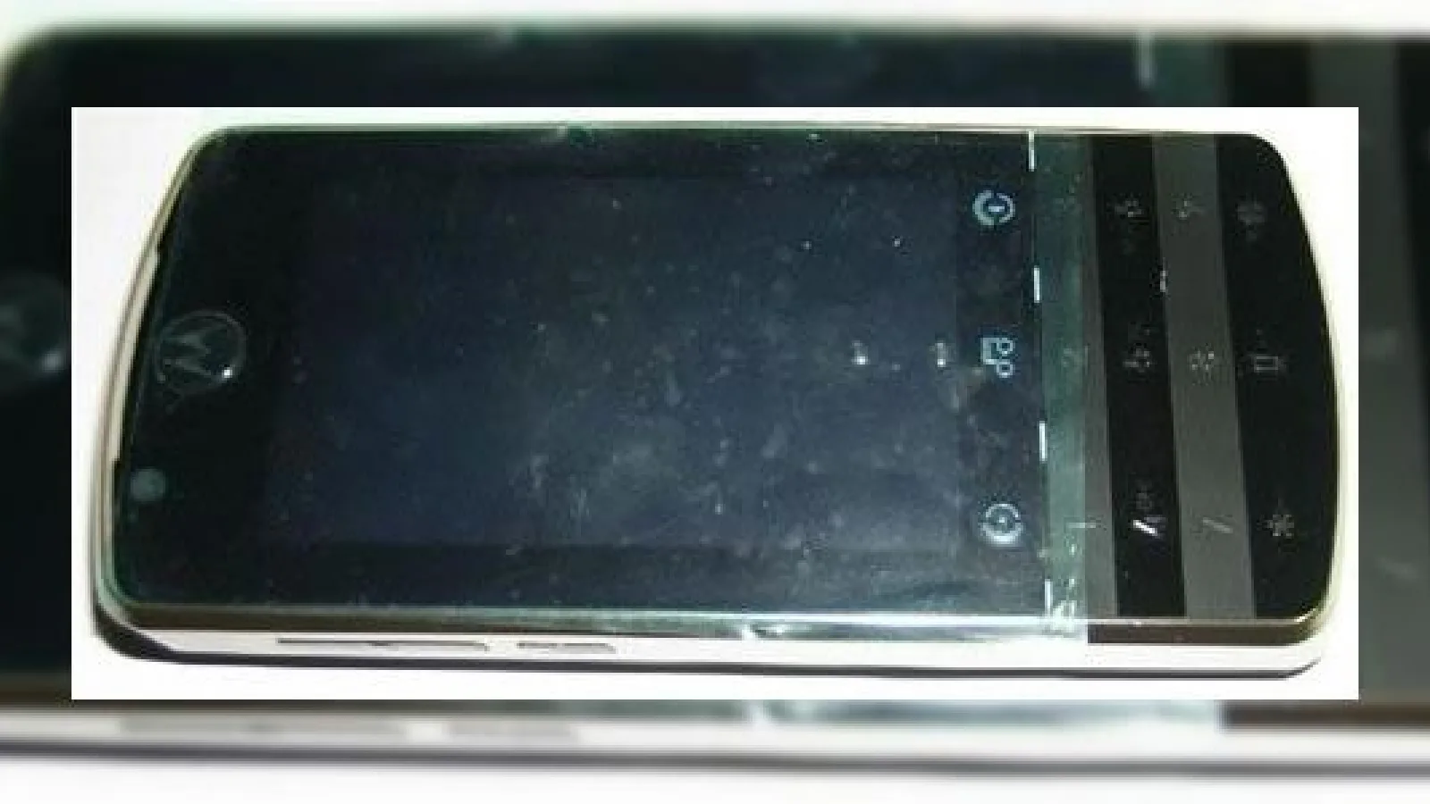 Motorola E10 un telefon muzical din lumea zvonurilor