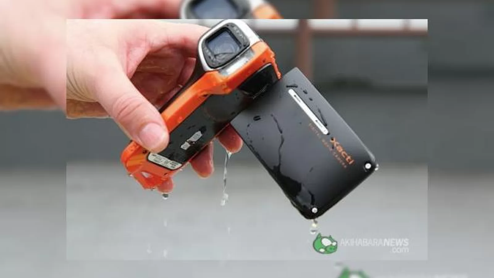 Sanyo Xacti DMX-CA8, camera digitala care recunoaste fetele si sub apa