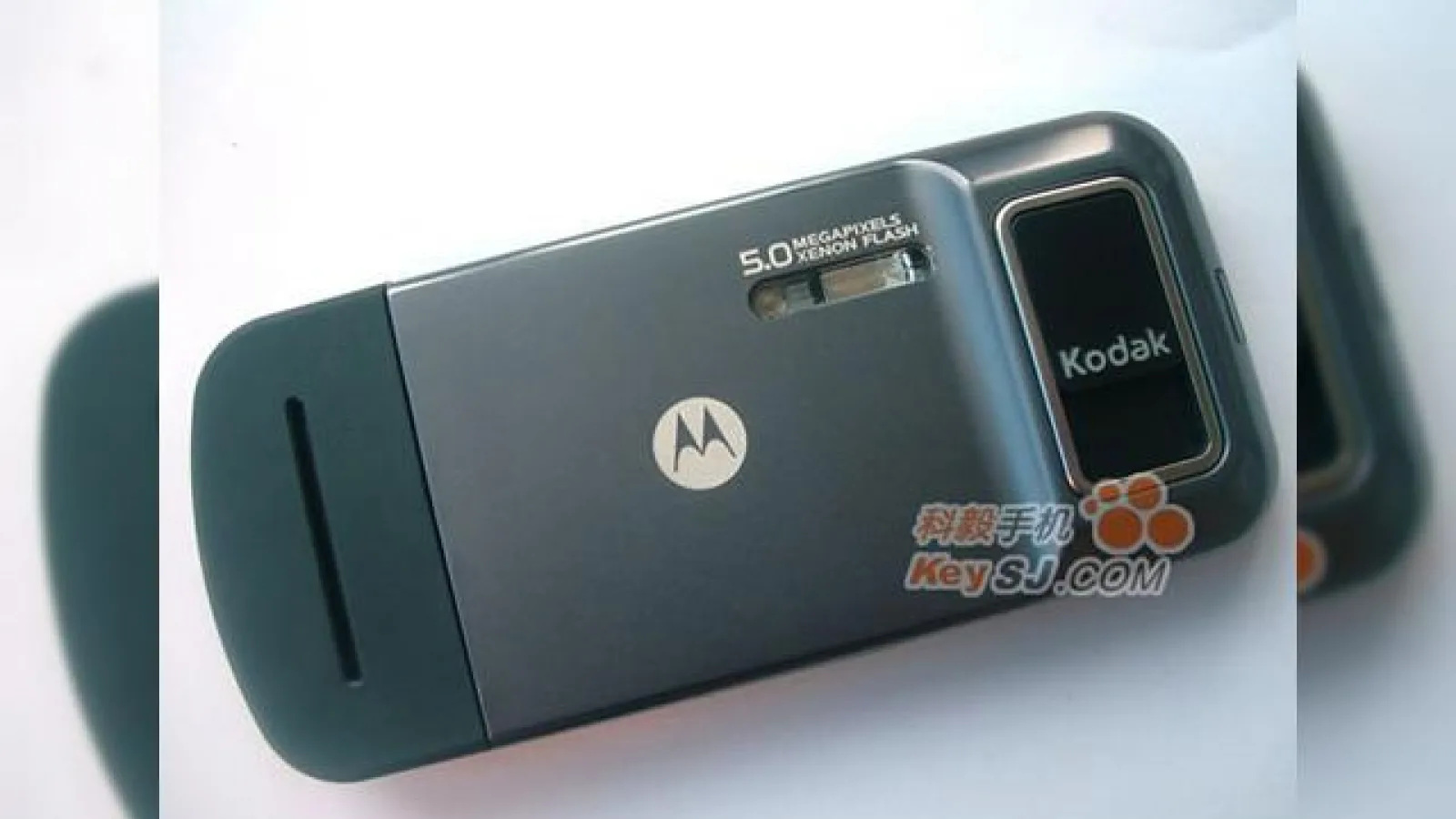Imagini in premiera cu telefonul Motorola ZN5