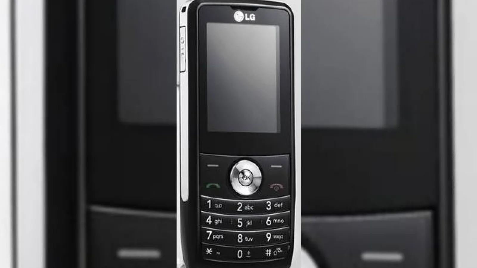 LG isi prezinta noul telefon fashion multimedia KP320