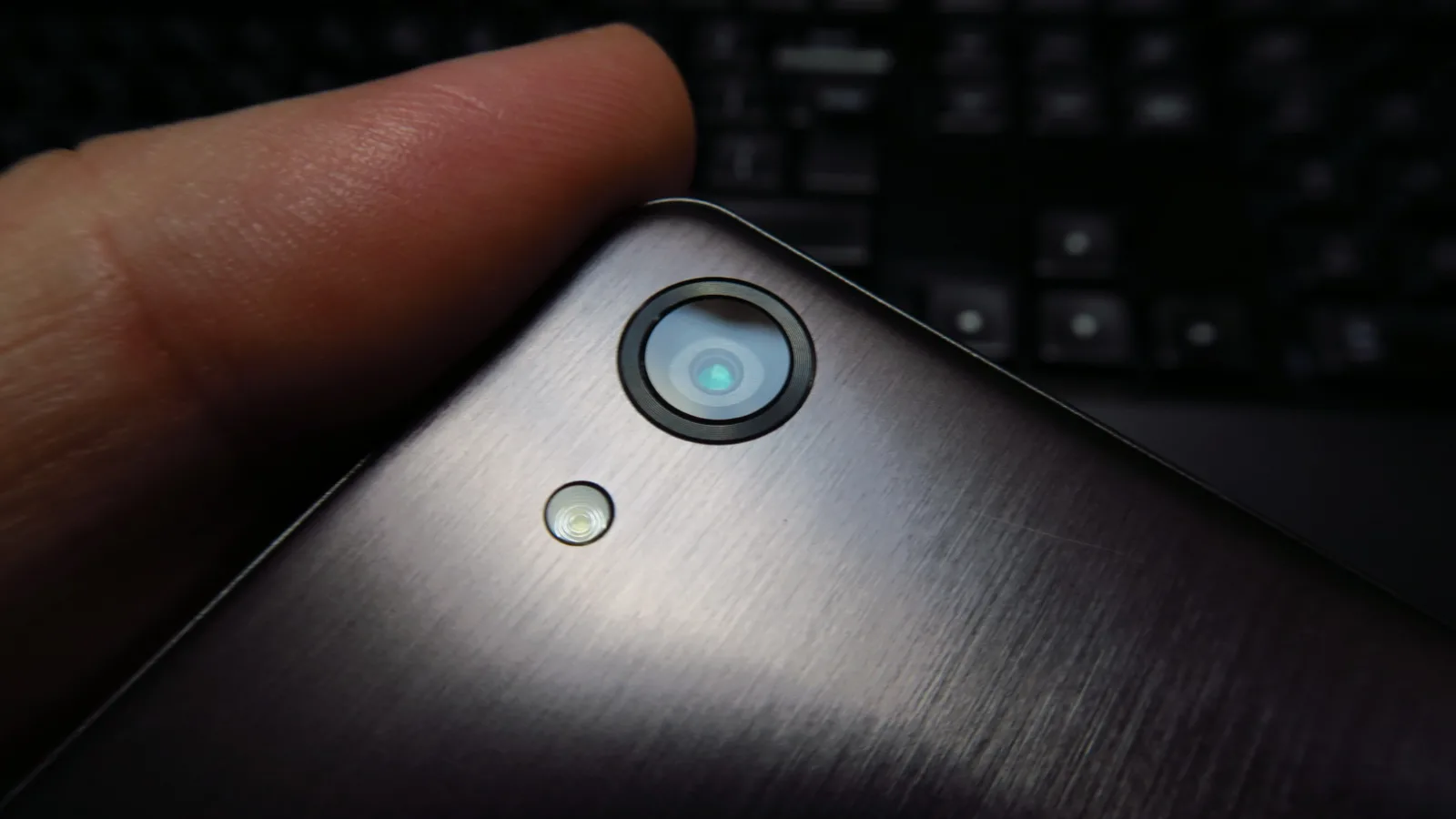 Sony Xperia X Performance: Cameră excelentă printre flagship-urile lui 2016, se ţine bine şi în 2017
