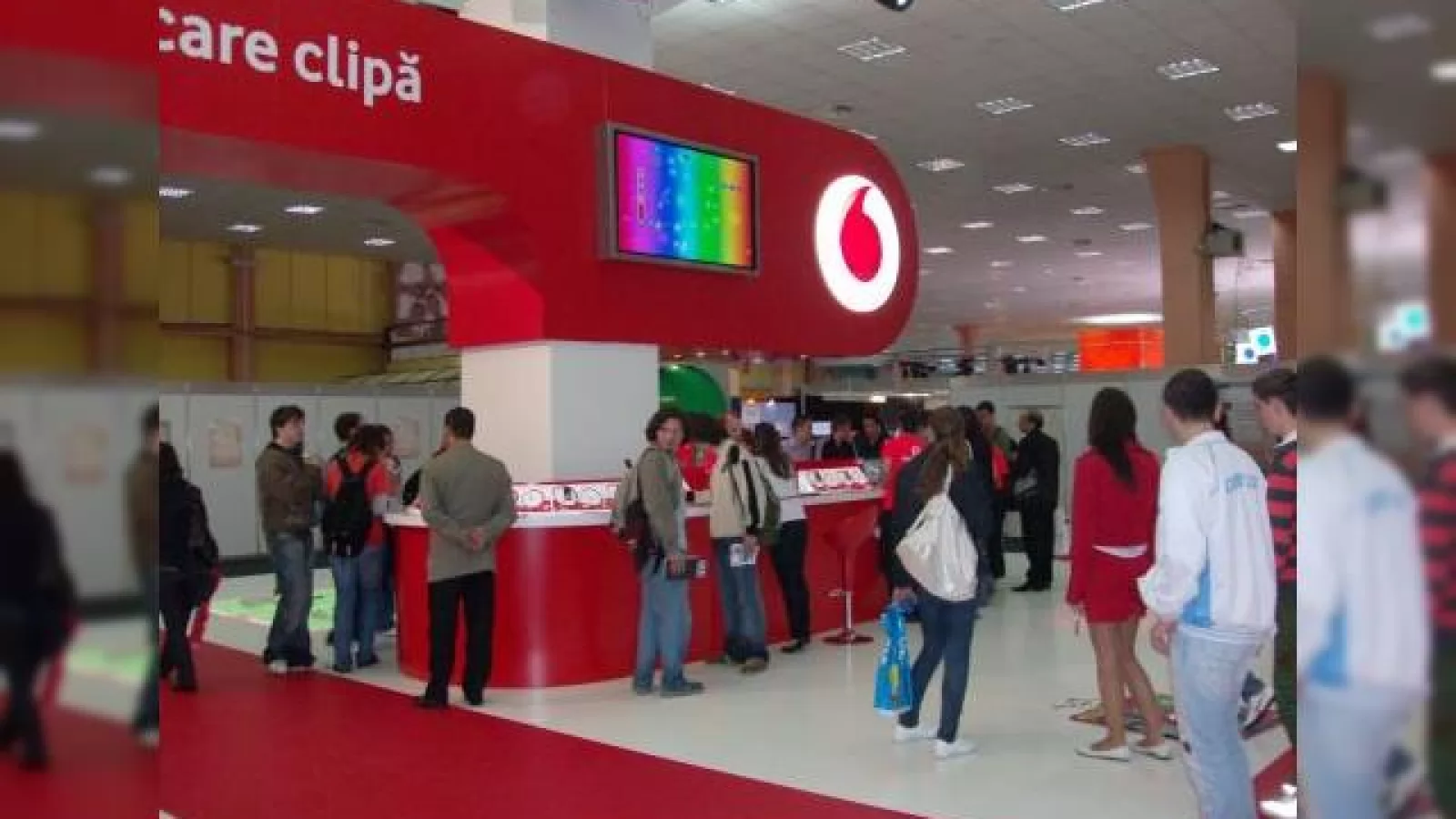 Vodafone la CERF 2008, cu masina de Formula 1 si fotbal virtual