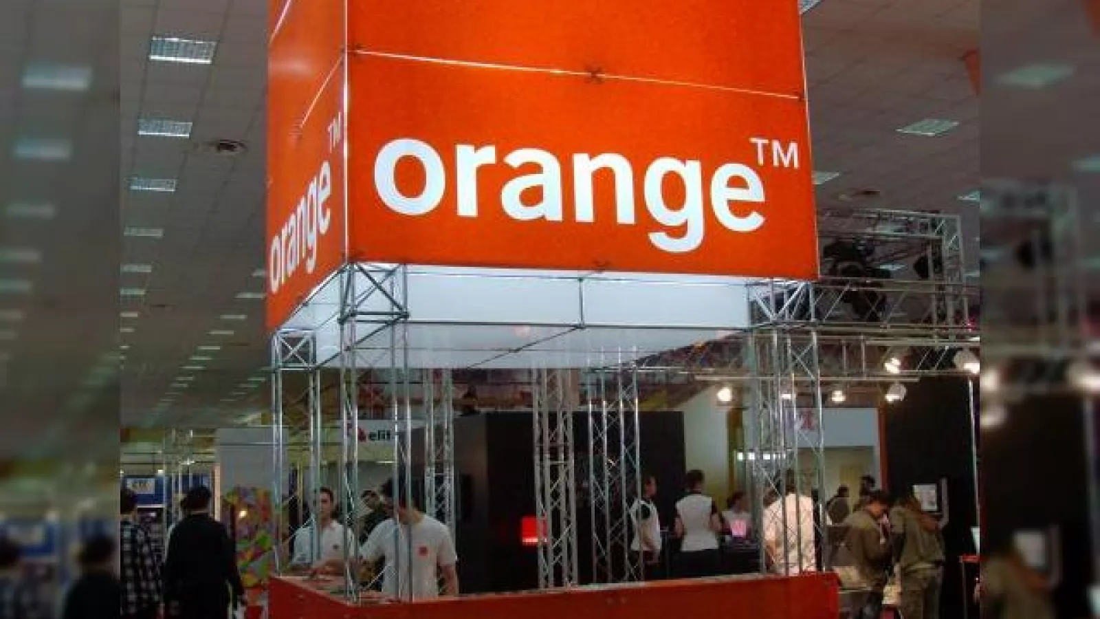 Orange la CERF 2008, fara iPhone, dar cu MacBook Air