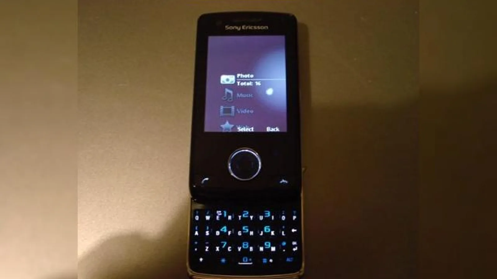 Inca o imagine cu Sony Ericsson P5 Paris plus lista de specificatii