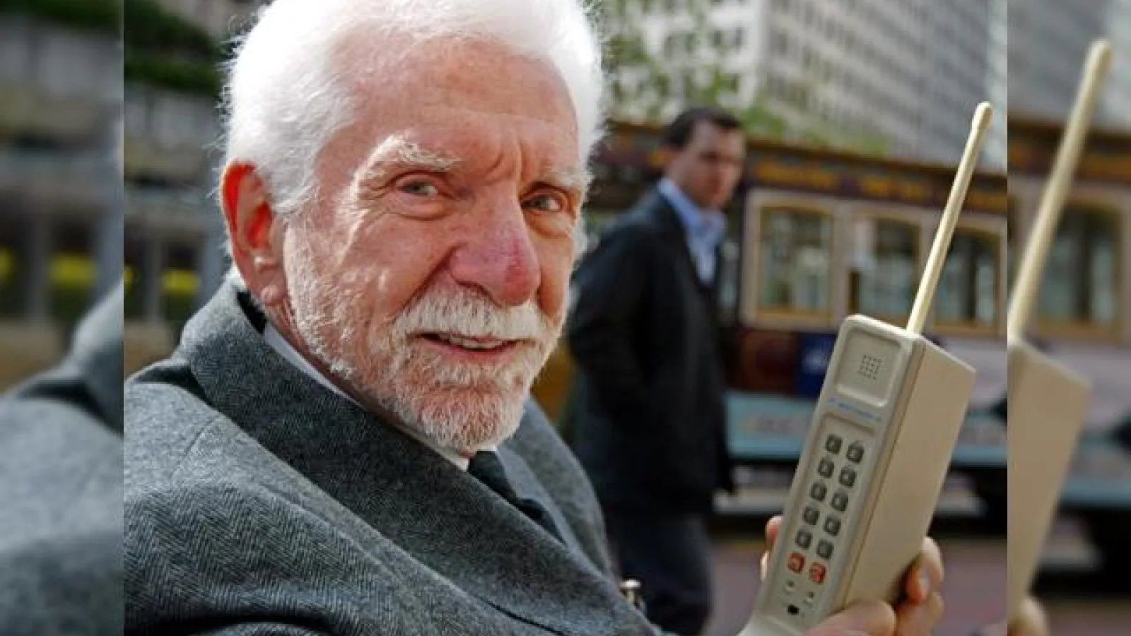 Istoria telefonului mobil in 2 minute