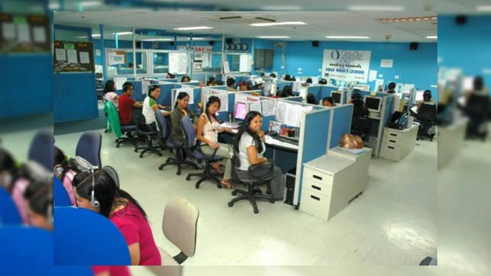Telefoane de 10 milioane de euro pe luna pentru angajatii romani