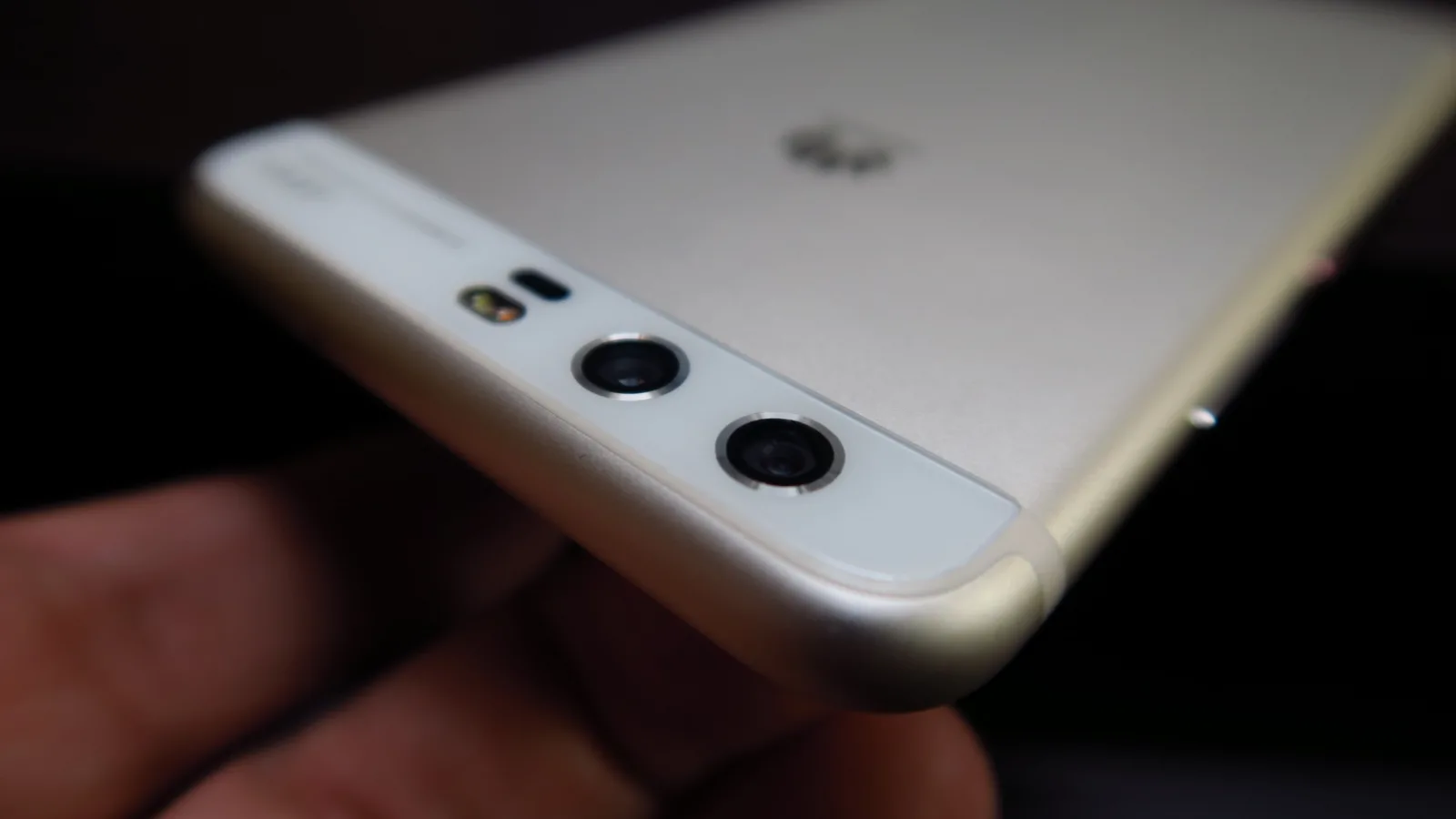 Huawei P10: Cameră duală în mare formă, a dominat primăvara până să vină Galaxy S8