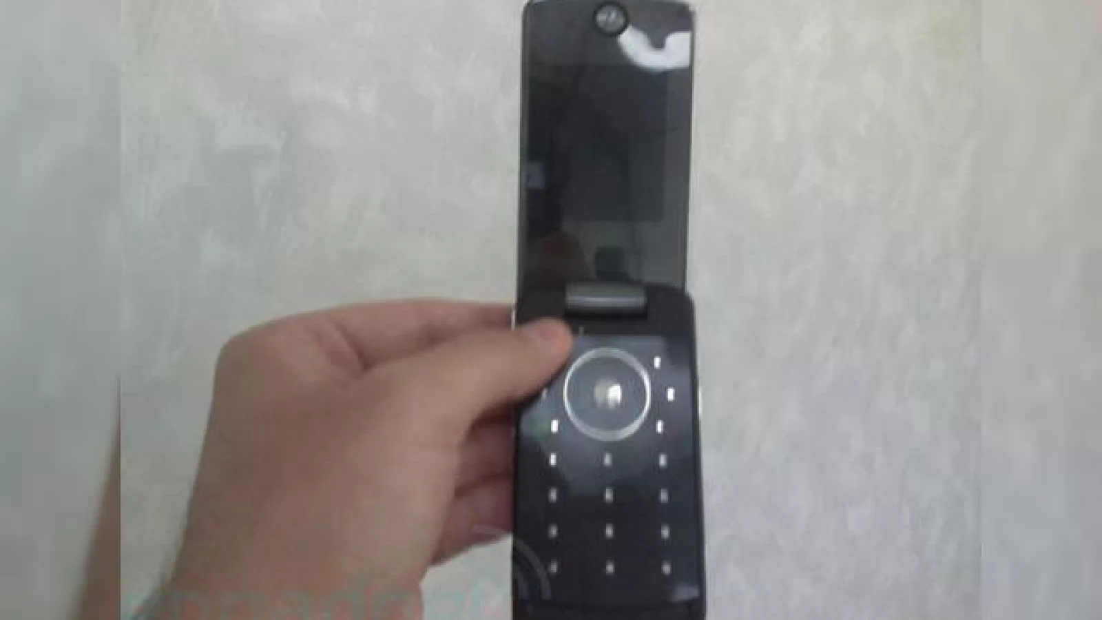 Motorola i890 CABO, fotografiat in premiera