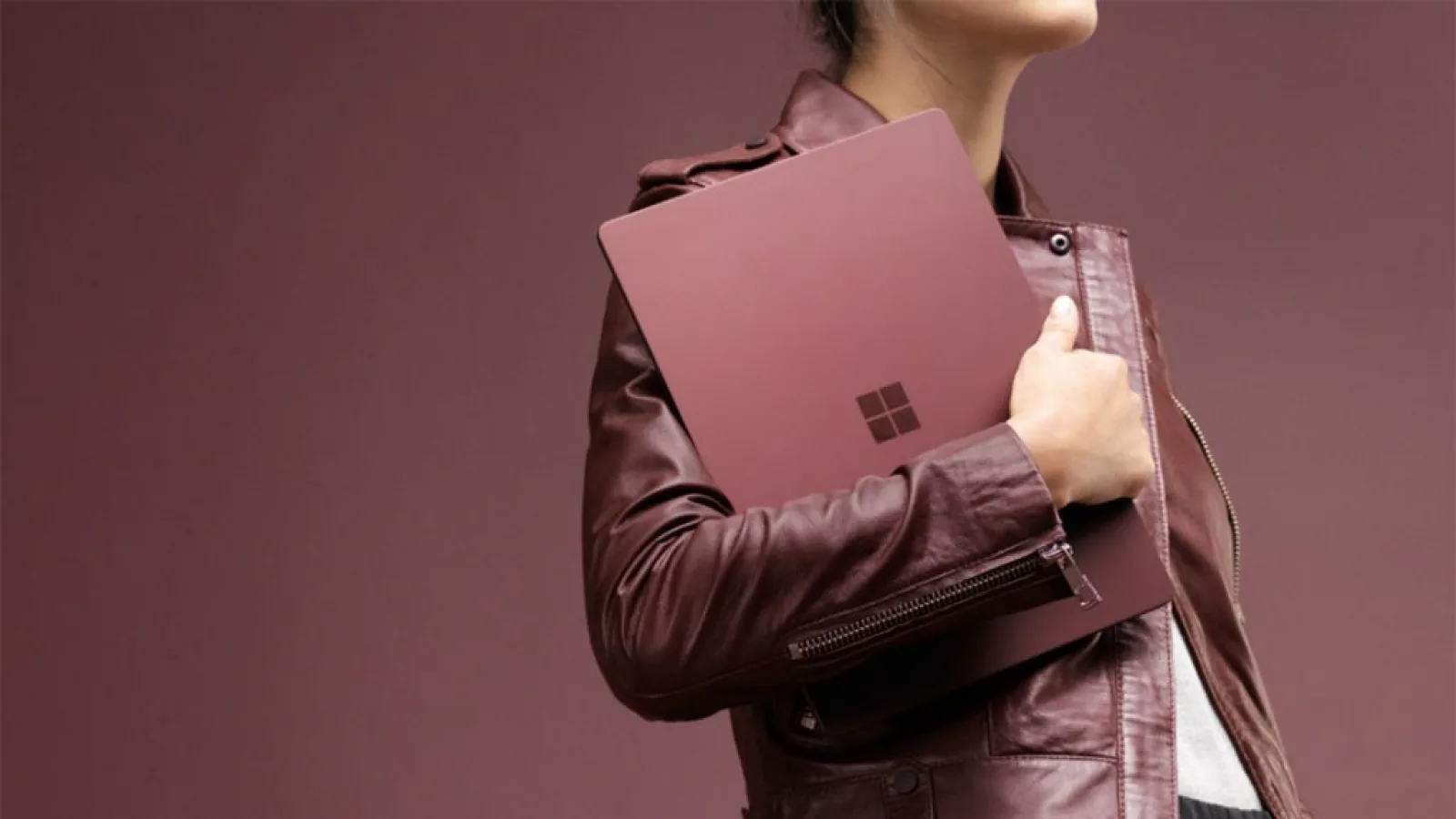 Microsoft Surface Laptop e anunţat oficial, drept primul notebook cu Windows 10 S; Costă 999 dolari şi e destinat elevilor şi studenţilor