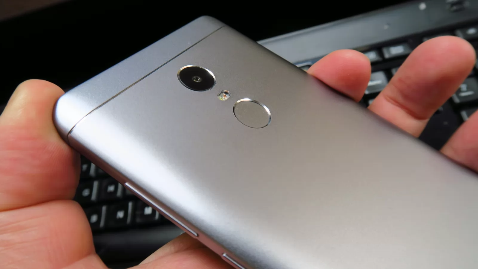 Xiaomi Redmi Note 4X: Design matur, solid, metalic
