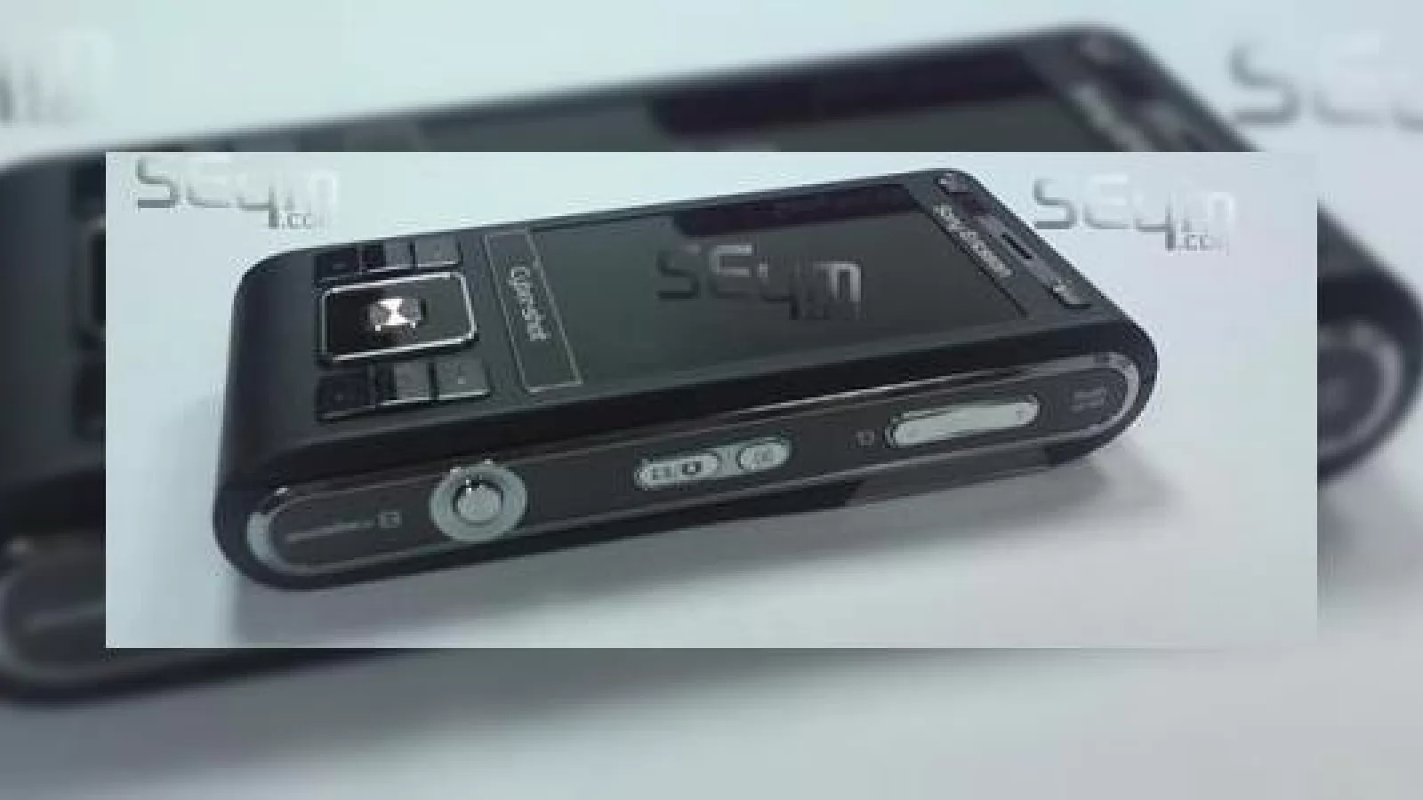 Noi imagini cu Sony Ericsson C905, in varianta neagra