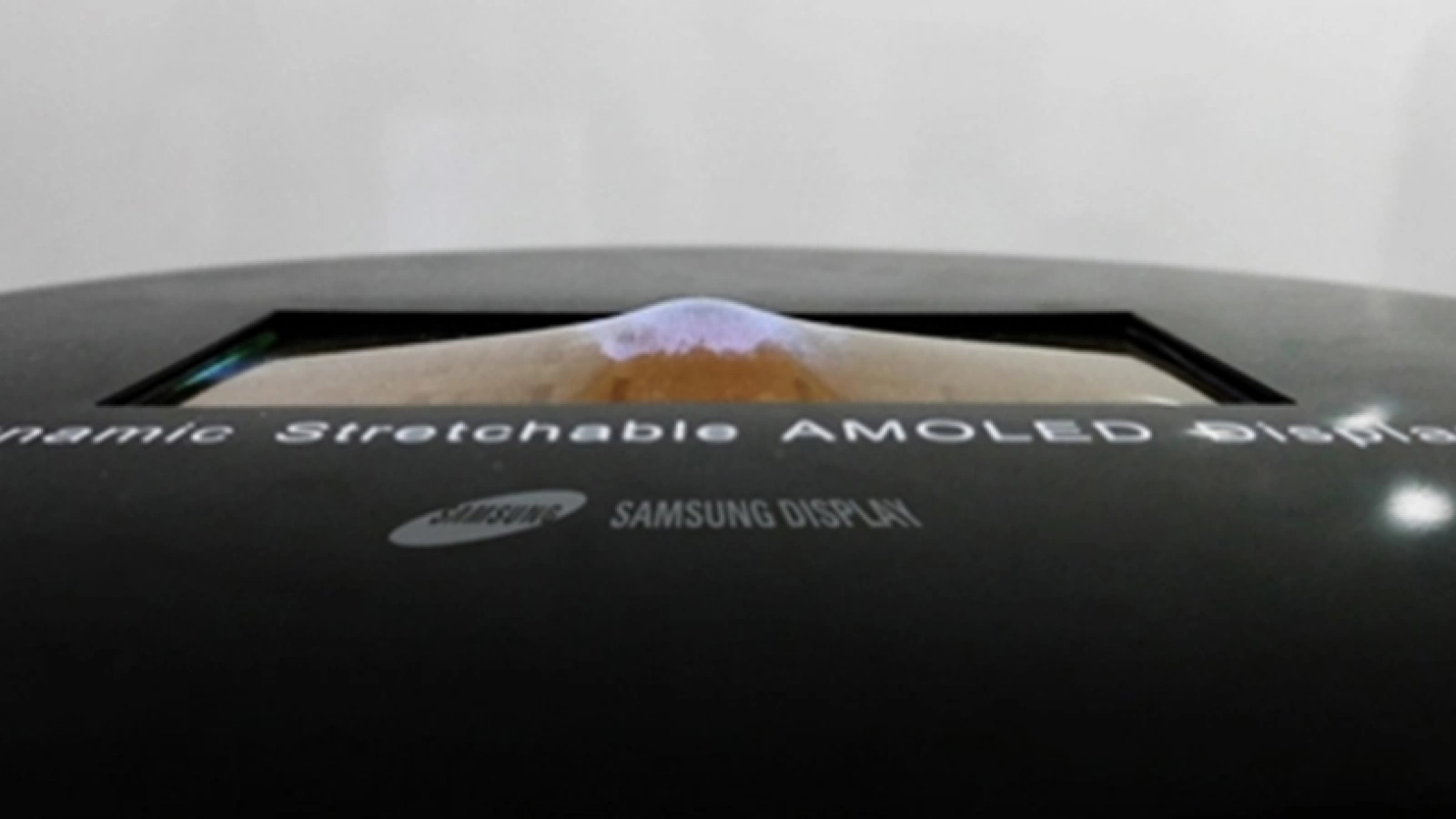 Samsung Display prezintă un panou de display flexibil, cu tehnologie OLED