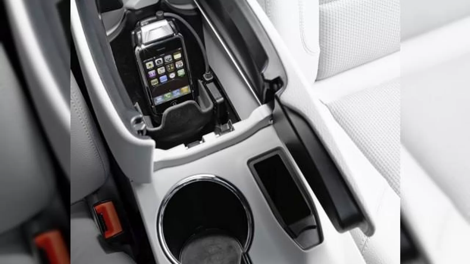 Mercedes-Benz lanseaza un nou kit de integrare iPhone