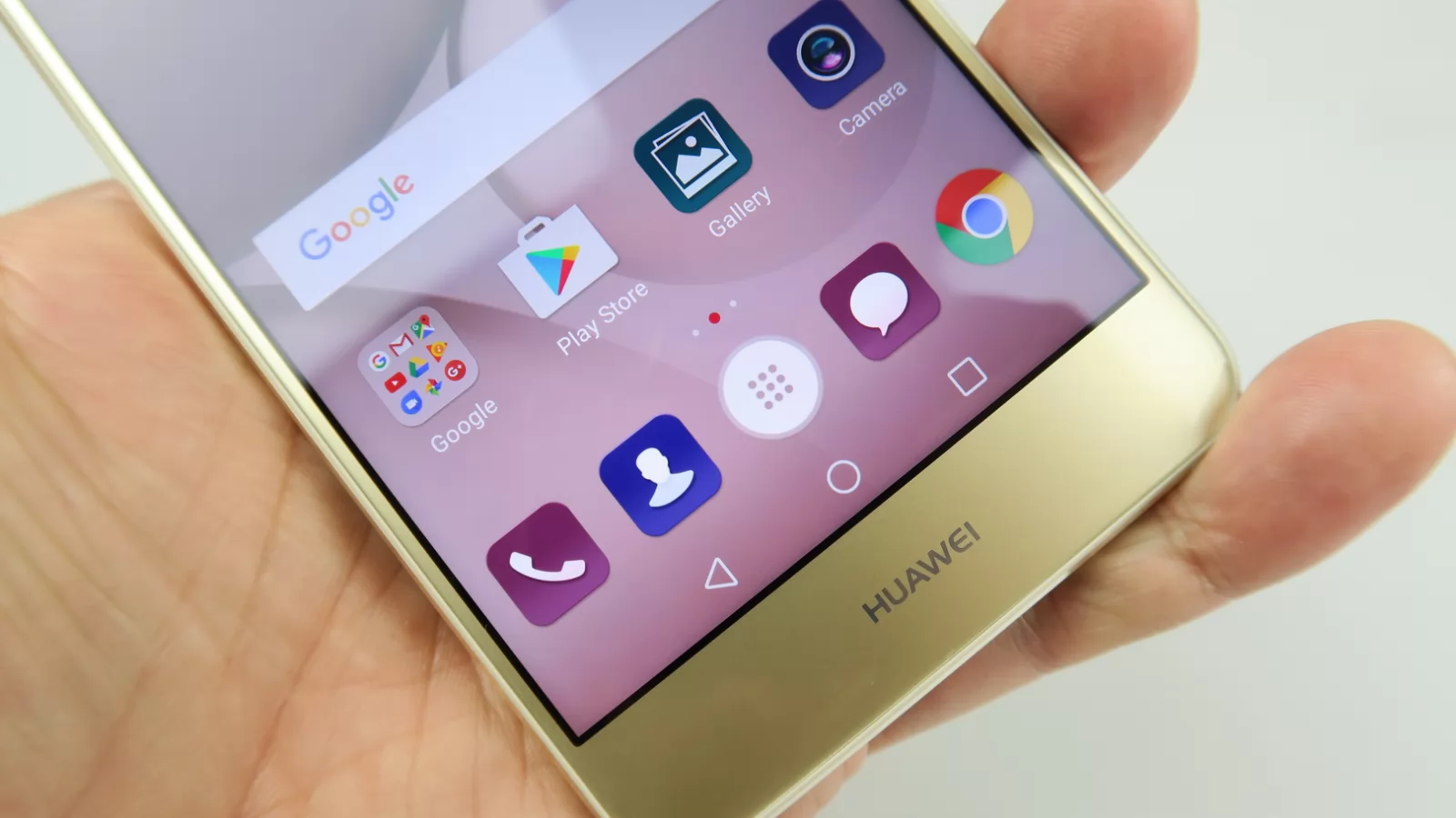Huawei P10 Lite: Display bine calibrat, stă bine la contrast