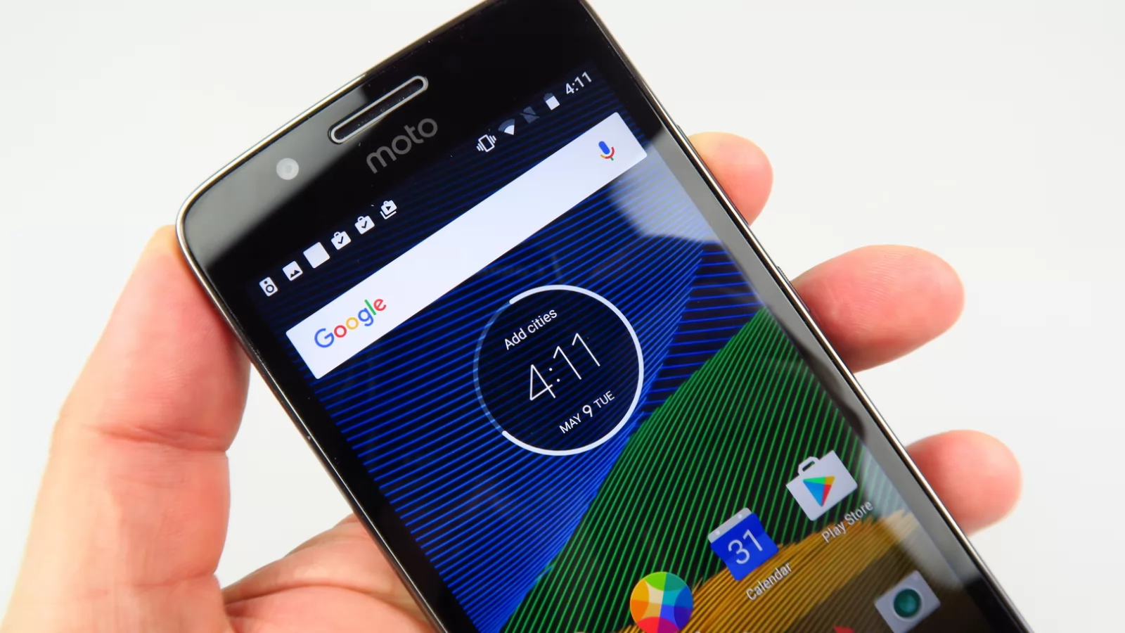Motorola Moto G5: Design atipic pentru midrange, clasic şi modern simultan