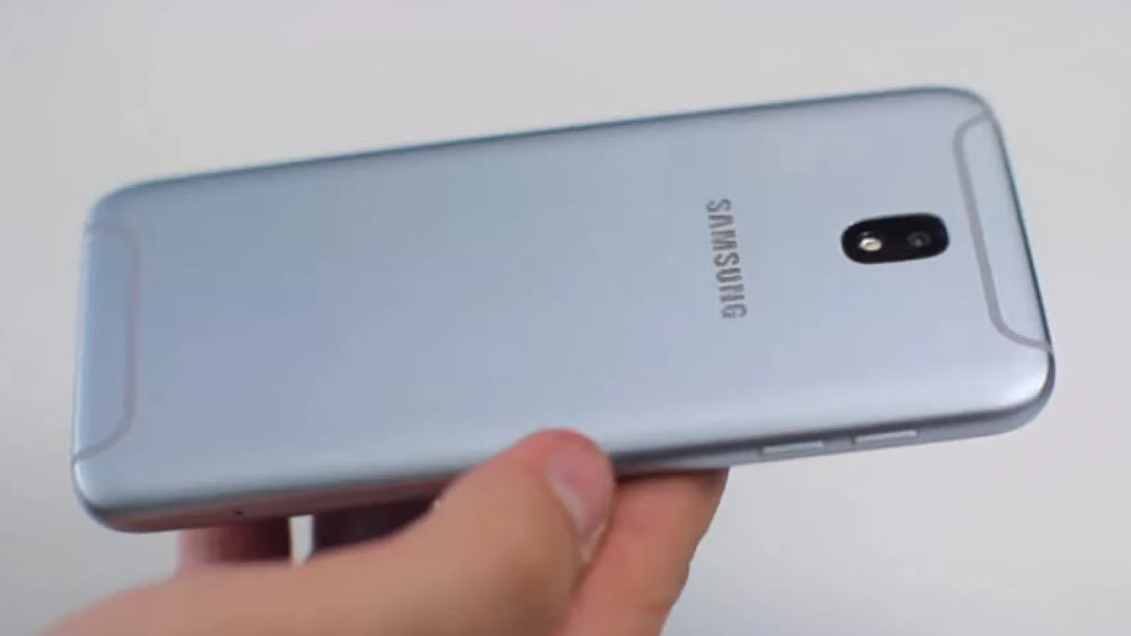 Samsung Galaxy J5 (2017) şi Galaxy J7 (2017) primesc mini recenzii hands-on în Rusia, apar pe site-ul oficial Samsung (Video)