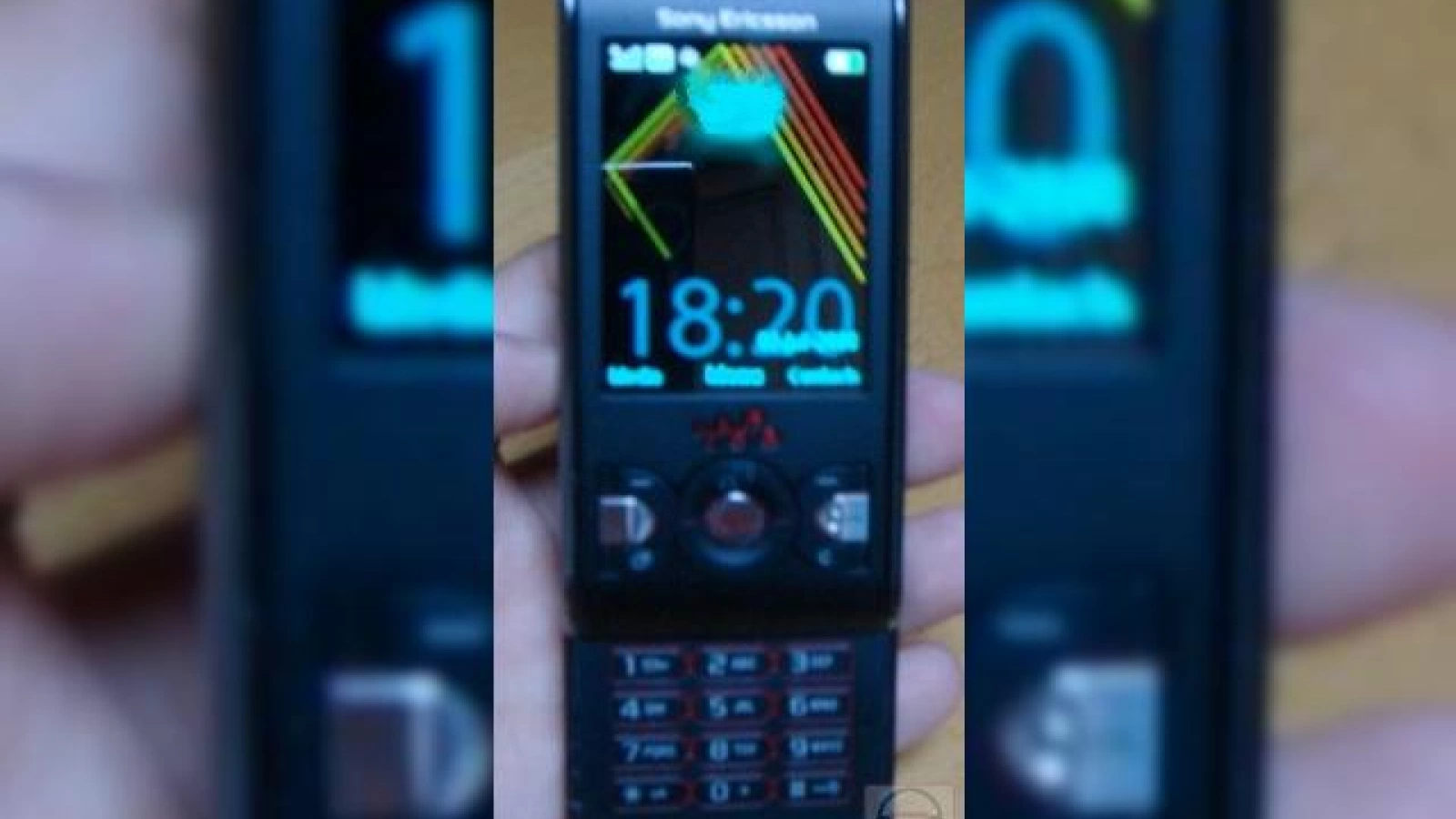 Sony Ericsson W595 disponibil intr-o imagine "spion"