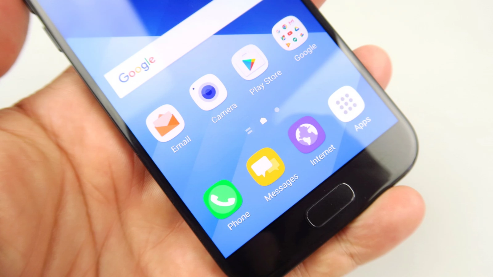 Samsung Galaxy A5 (2017): Display viu, performant, luminos