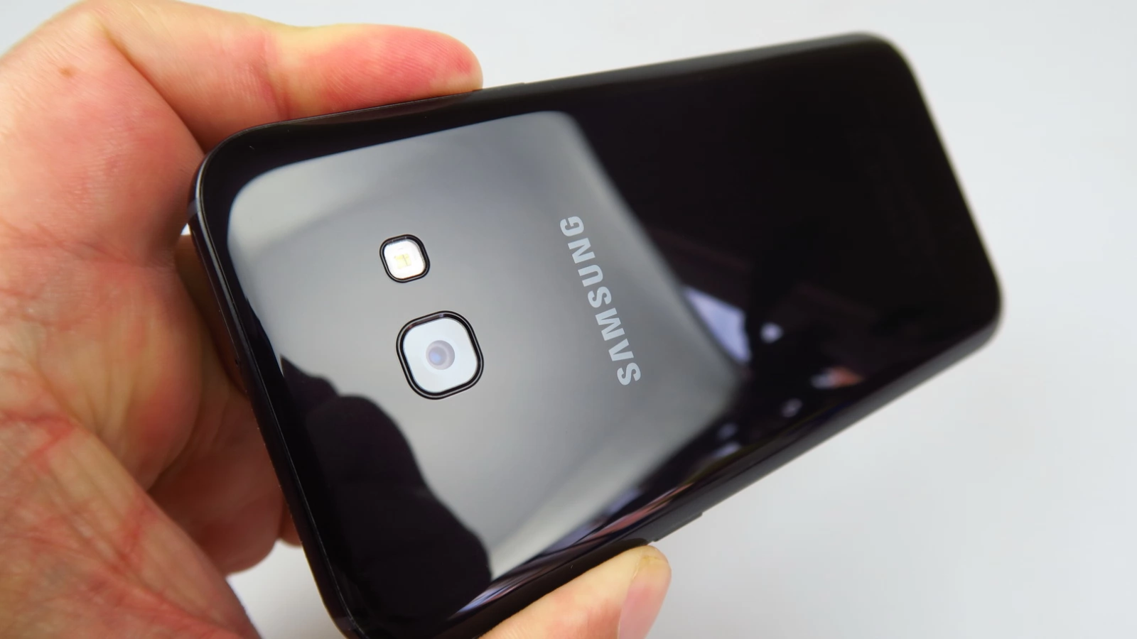 Samsung Galaxy A5 (2017): Hardware modernizat cât trebuie