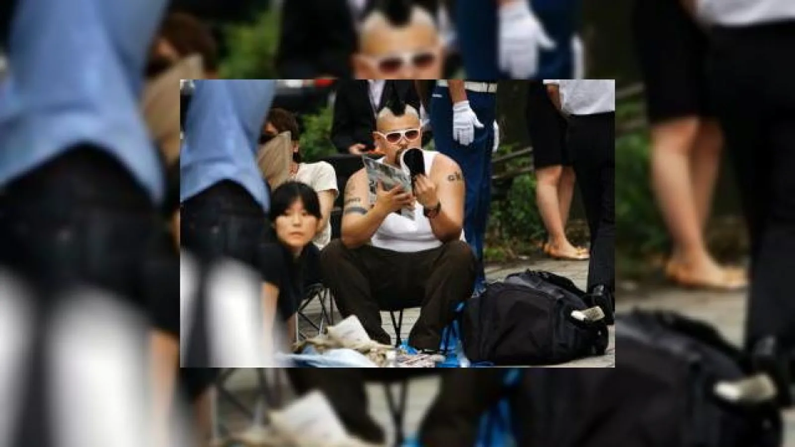 Fanii asiatici stau la coada pentru iPhone 3G cu 2 zile inainte de lansare